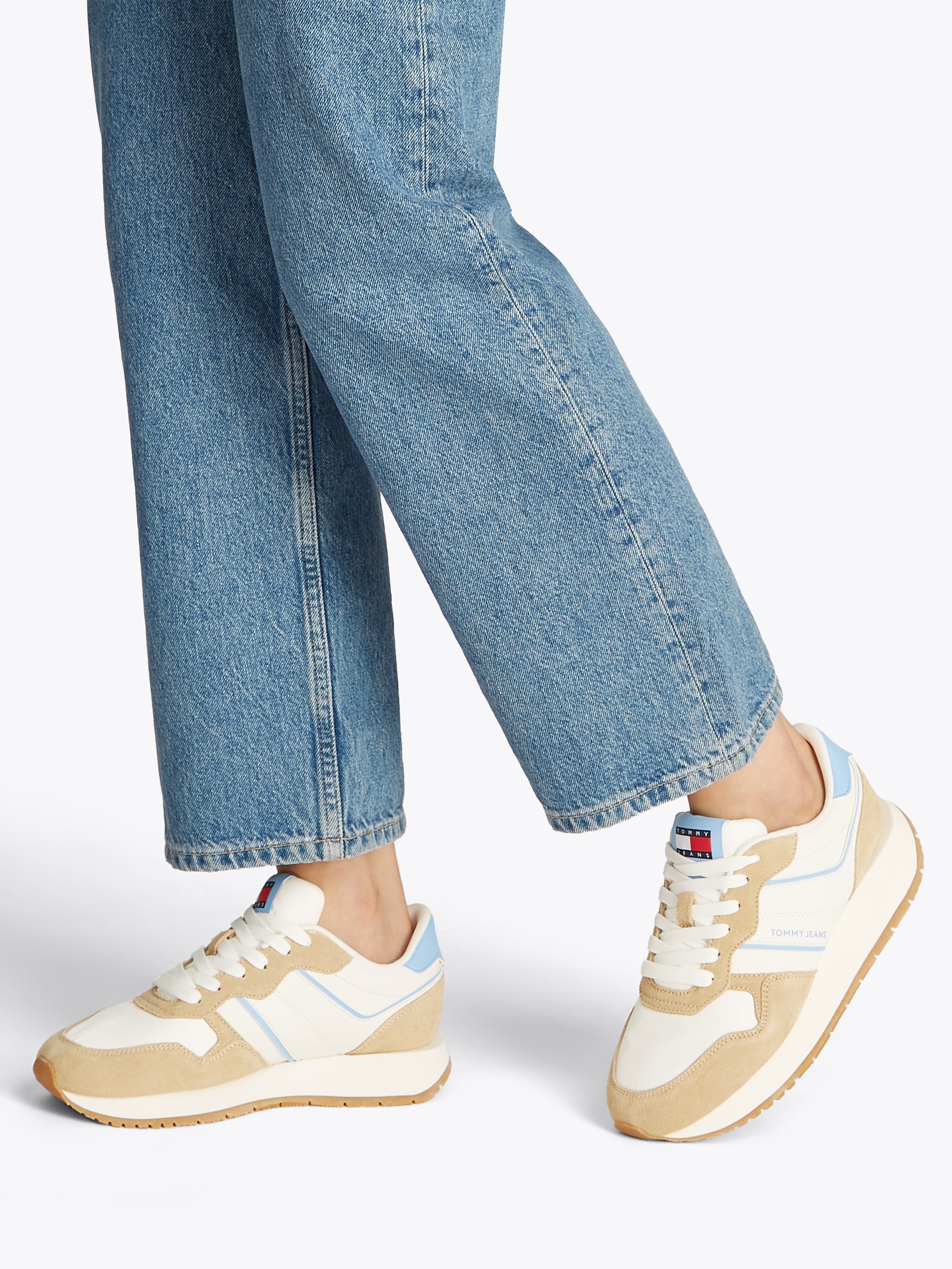 Tommy Jeans Plateausneaker »TJW EVA RUNNER LIGHT«, Freizeitschuh, Halbschuh, Schnürschuh mit Kontrastbesätzen