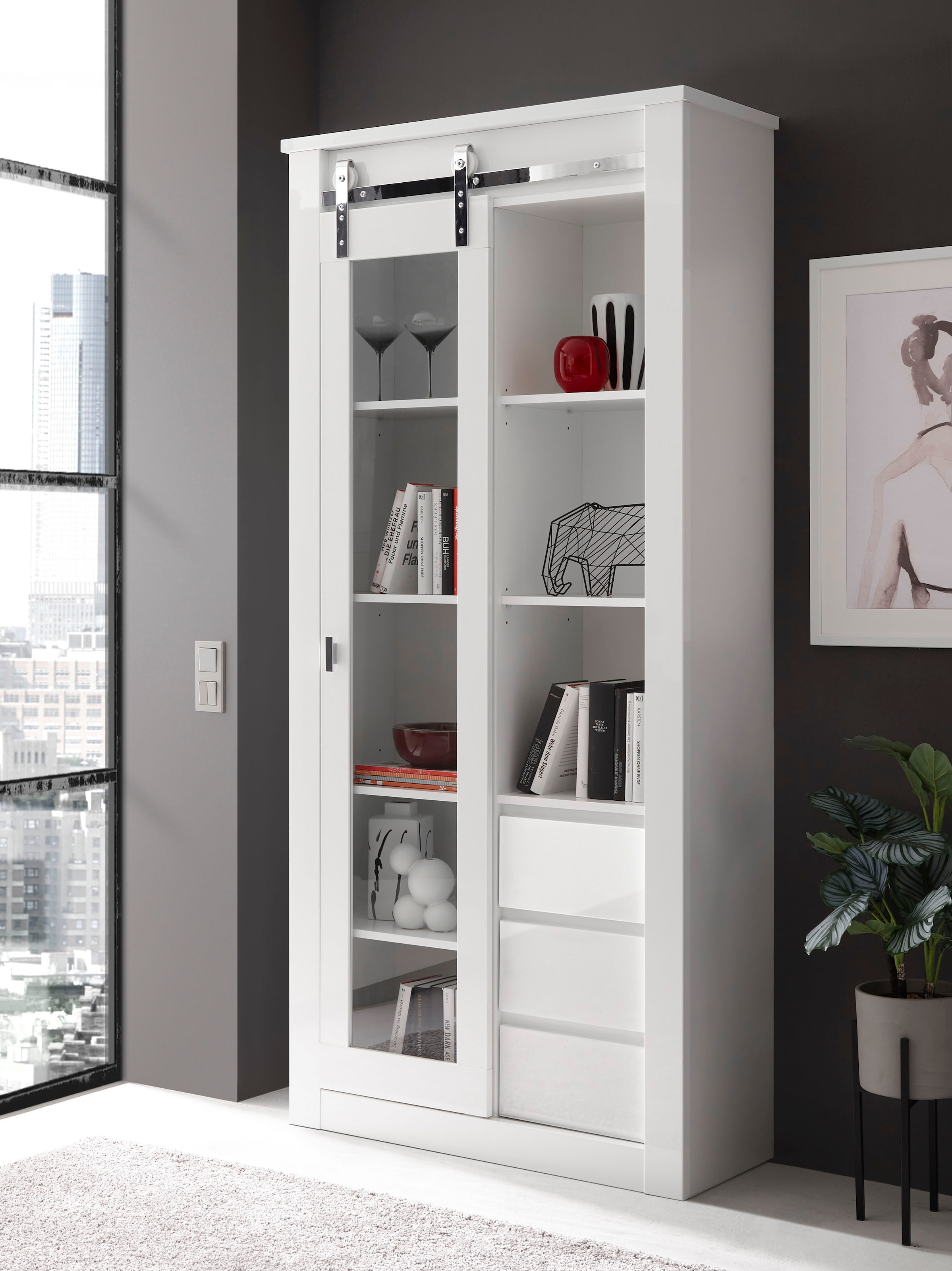 Home affaire Vitrine »Daytona, moderner Hochschrank, Glasvitrine in Weiß Hochglanz« mit Schiebetürenbeschlag in Chrom-Optik, ausreichend Stauraum