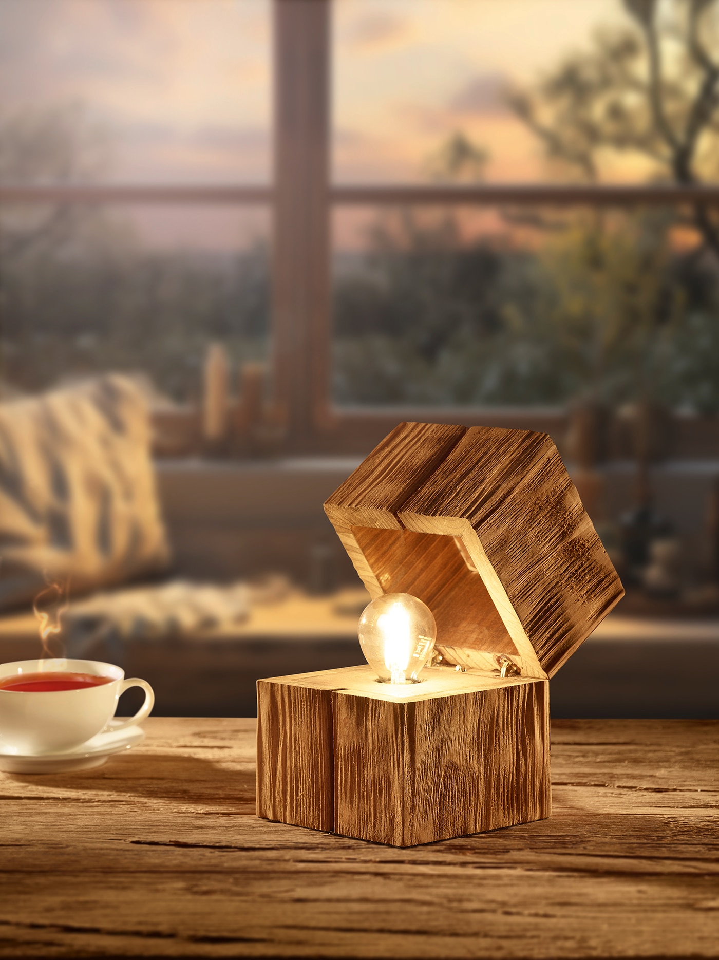 TRIO Leuchten Schreibtischlampe »TREASURE, Deko Tischleuchte Schatzkiste inkl 1xE14 LED 225 Lumen 2700K« E14 1 Stk. Warmweiß Licht startet bei öffnen der Box, Schnurschalter, Naturholz Tischlampe