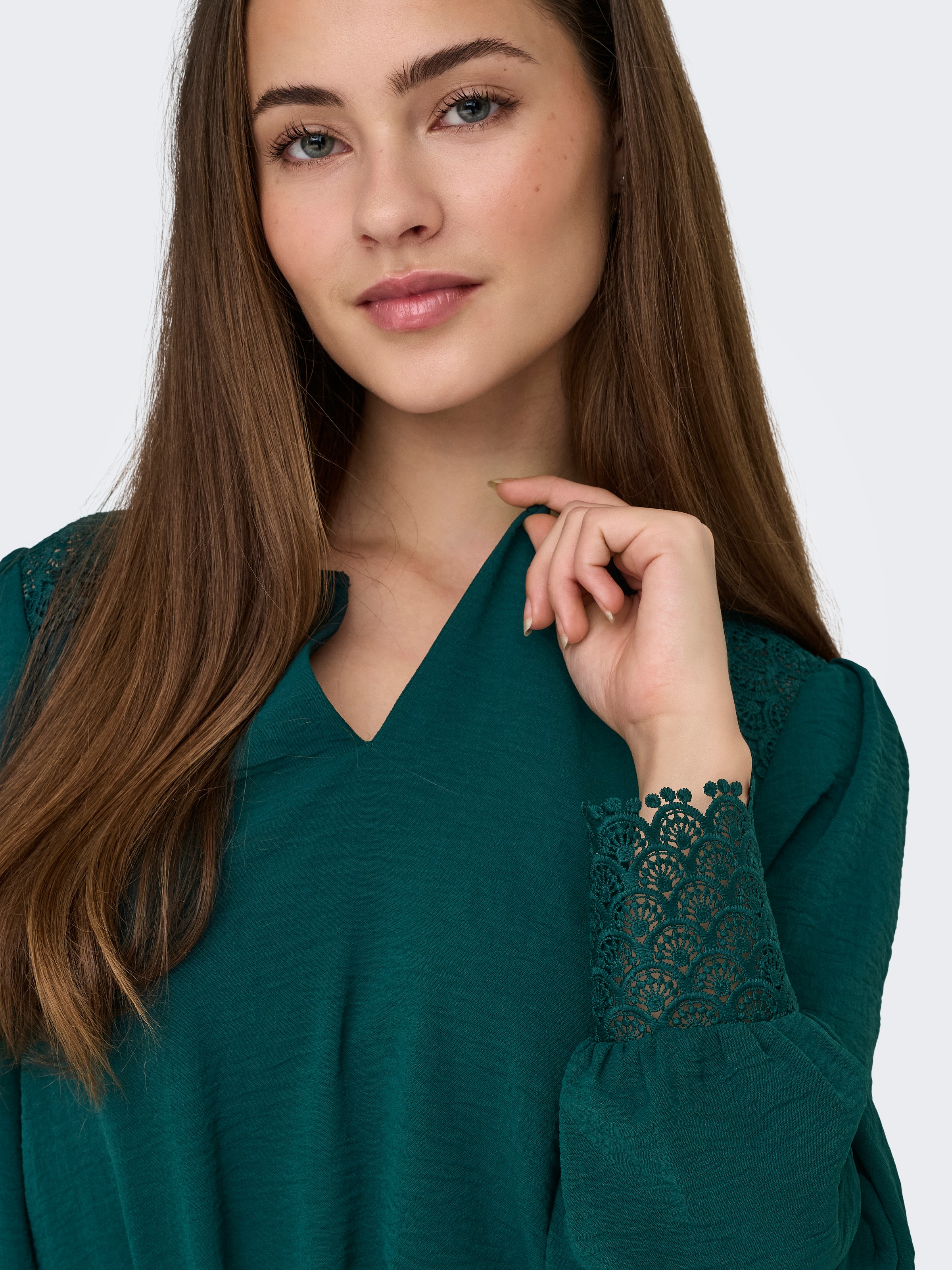 ONLY Langarmbluse "ONLCERENA METTE L/S LACE VNECK TOP WVN" günstig online kaufen