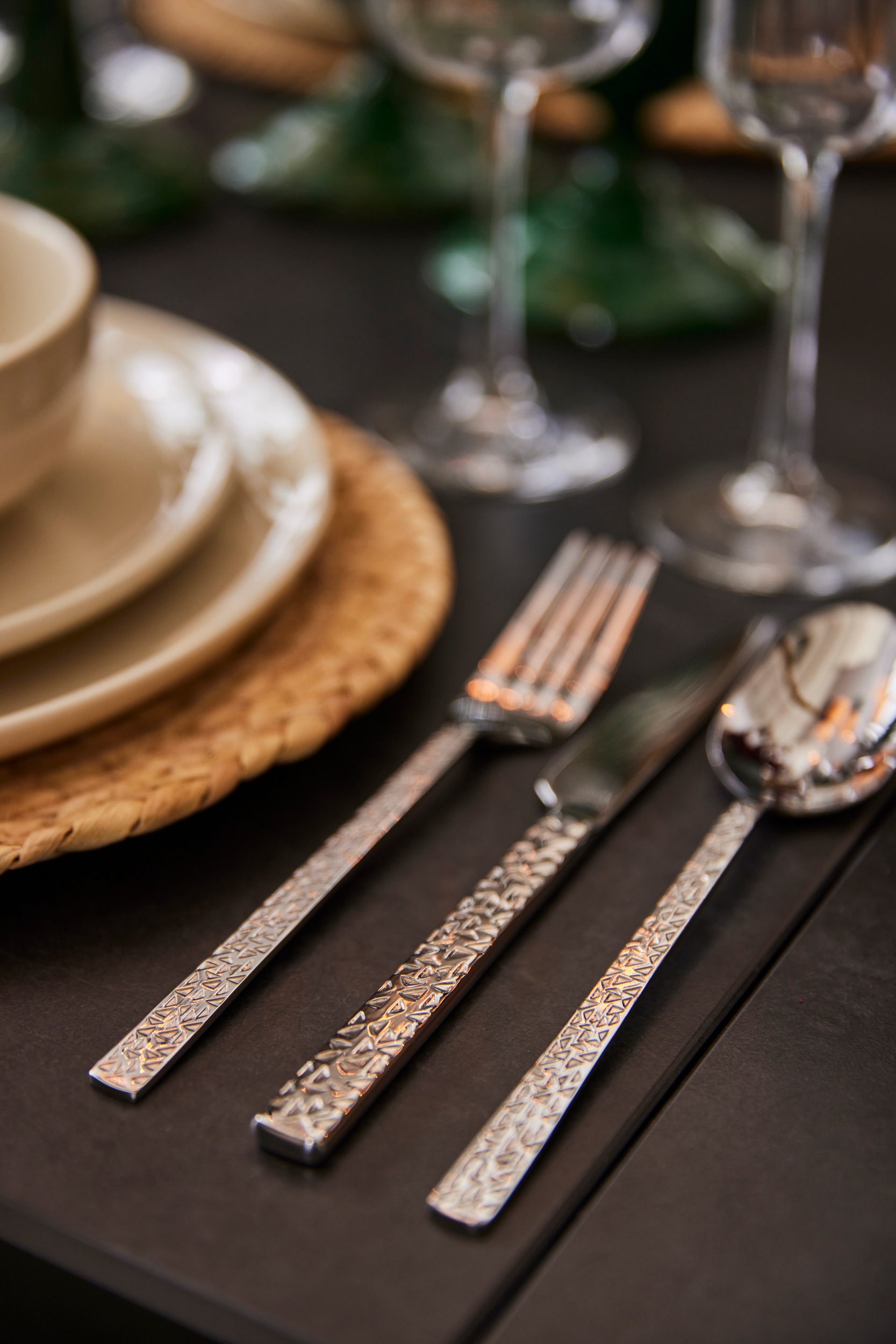 Mulex Besteck-Set »Besteck Siena, mit feiner Hammerschlag-Struktur« elegantes Besteck mit beeindruckend schöner Optik