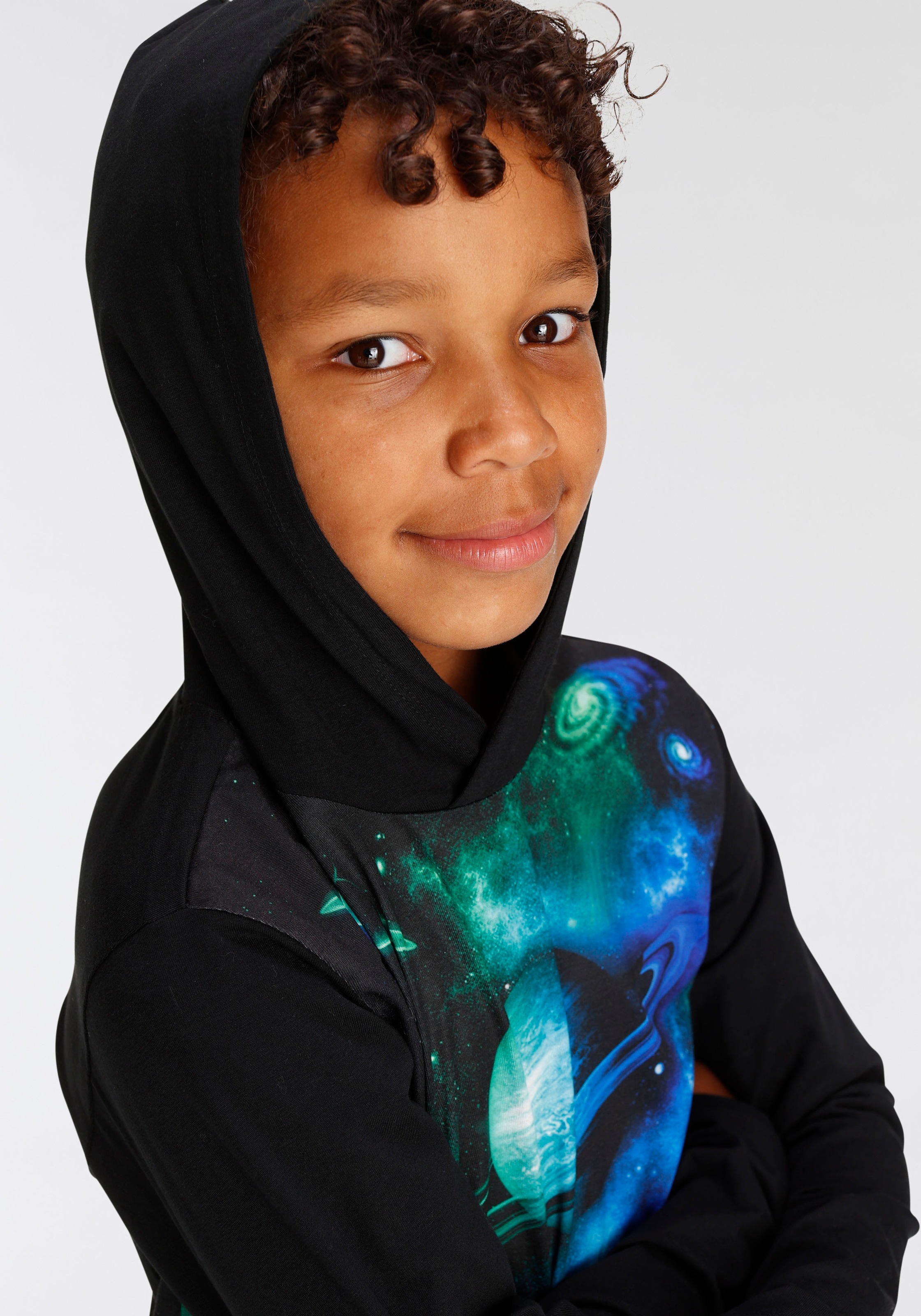 KIDSWORLD Kapuzenshirt »UNIVERSUM«, Langarm, Basic-Passform, mit trendigem Druck, aus Jerseystoff