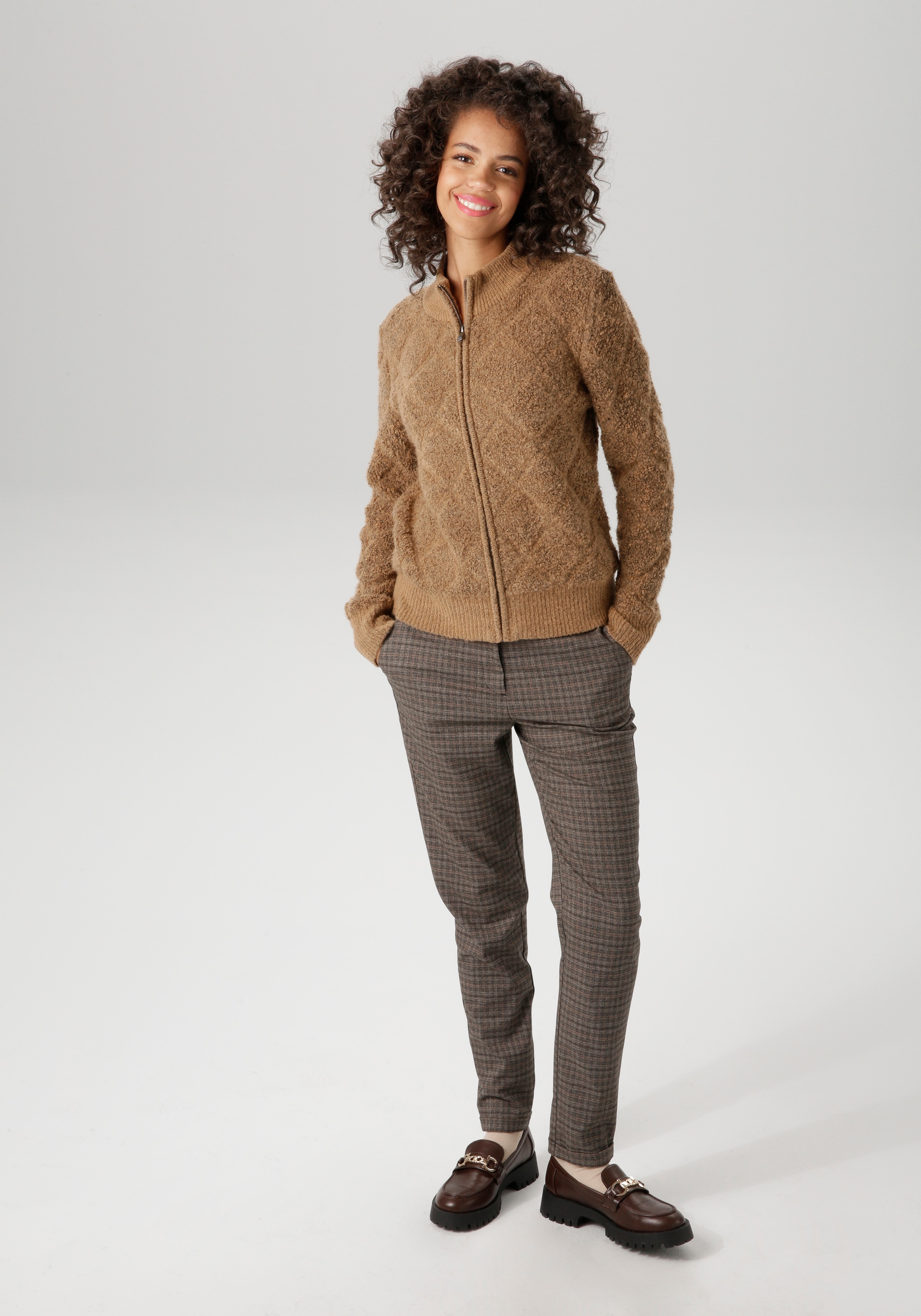 Aniston CASUAL Strickjacke, mit dezentem Rauten-Muster im 3D-Effekt - NEUE KOLLEKTION