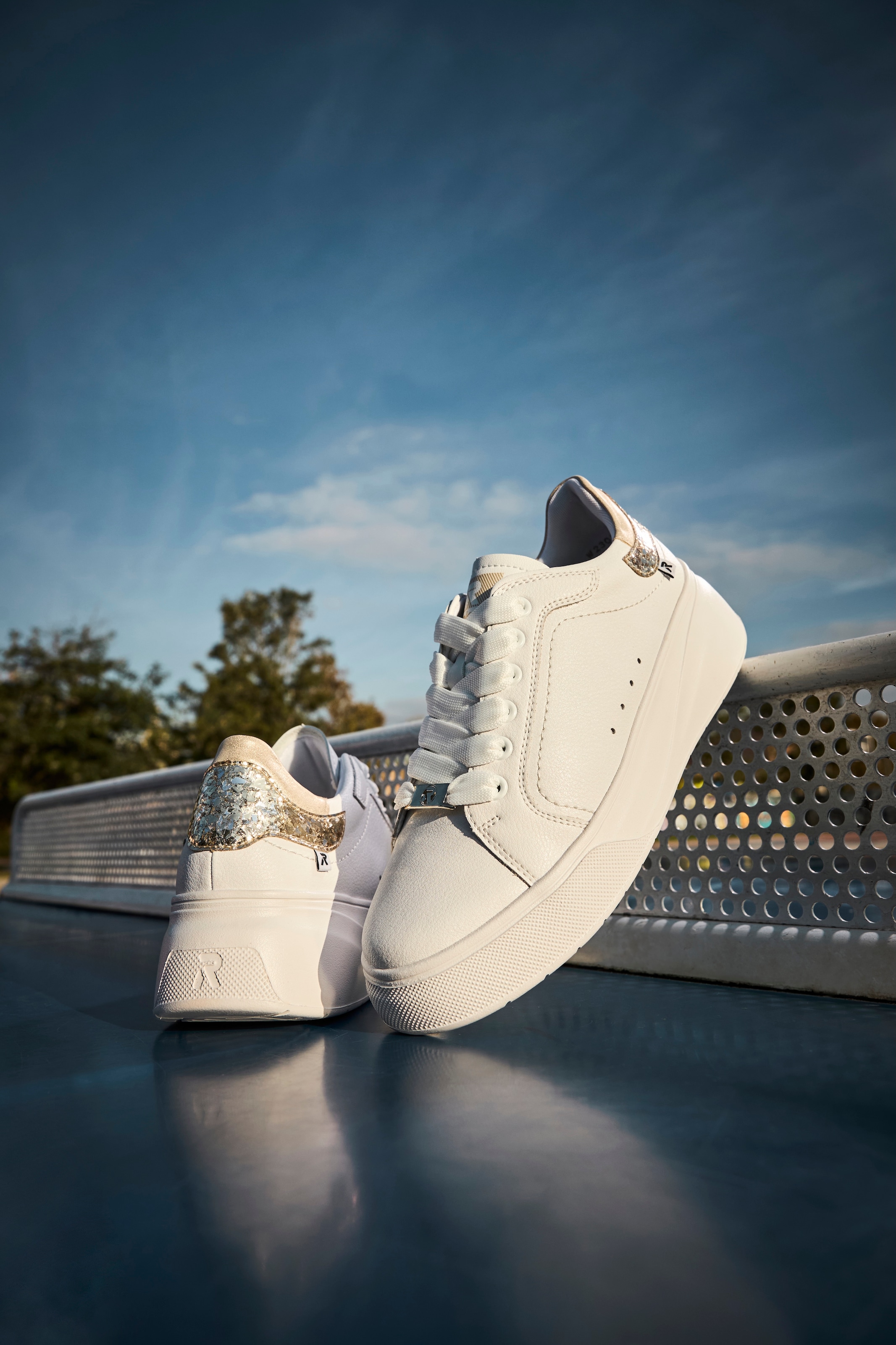 RIEKER Sport Plateausneaker, Schnürschuh, Halbschuh, Freizeitschuh, Metallic-Akzent an der Ferse