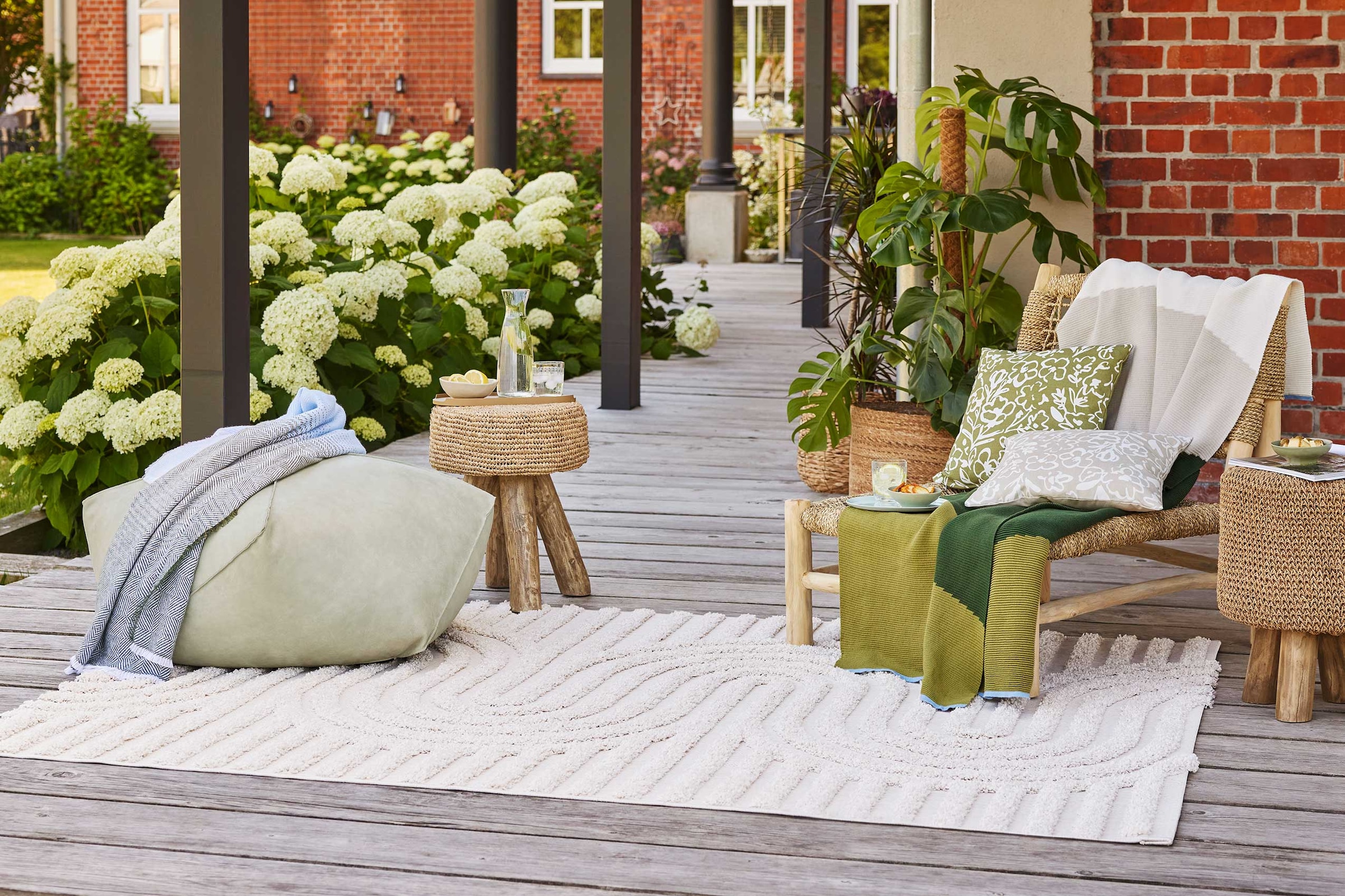Esprit Outdoorteppich »Miles,  ESP-54231«, rechteckig, 2 mm Höhe, Hoch-Tief-Effekt, grafisches Design, uni, modern, robust, Terrasse