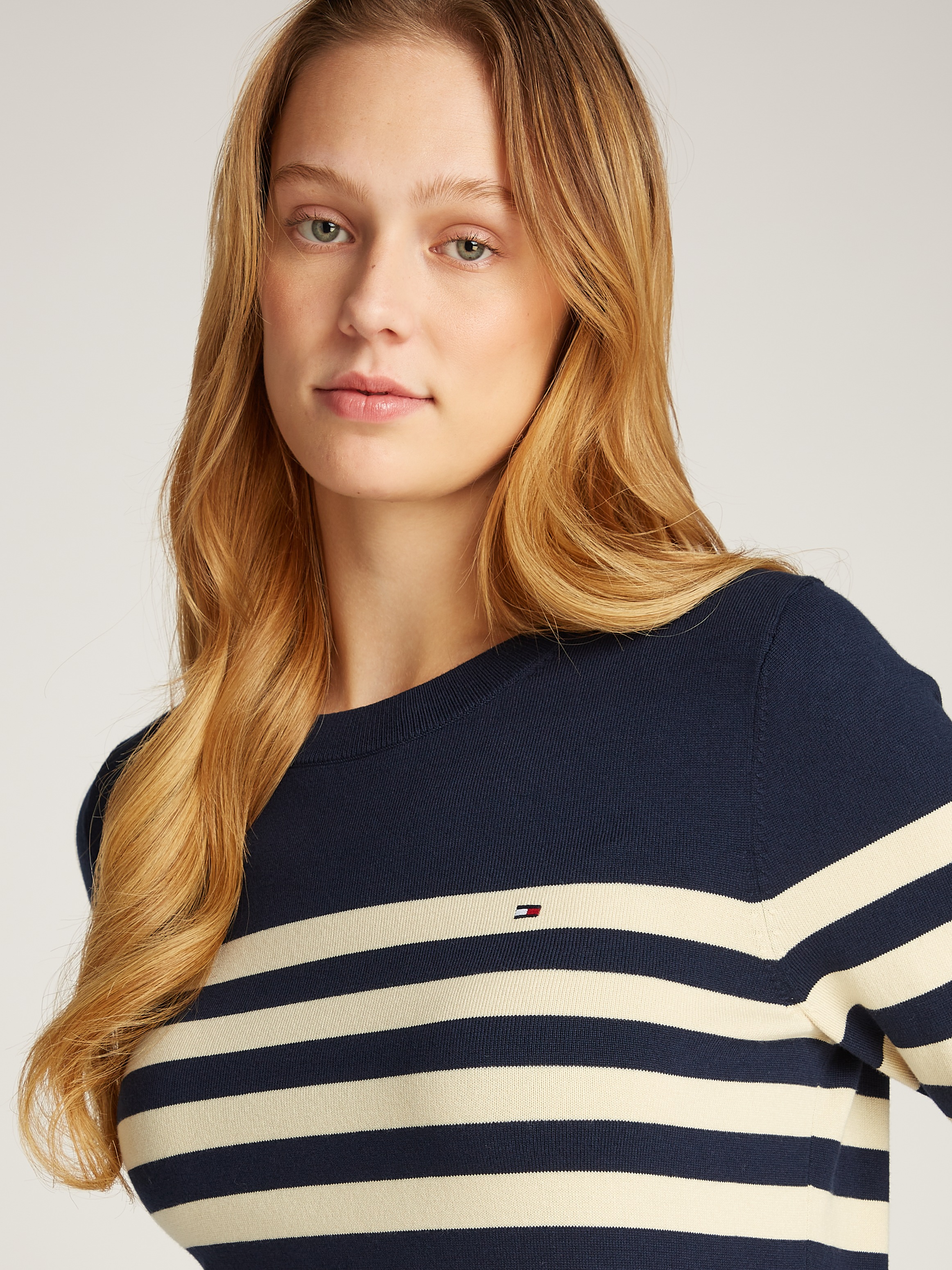 Tommy Hilfiger Rundhalspullover »CO JERSEY STITCH LS C-NK SWT«, mit Logostickerei