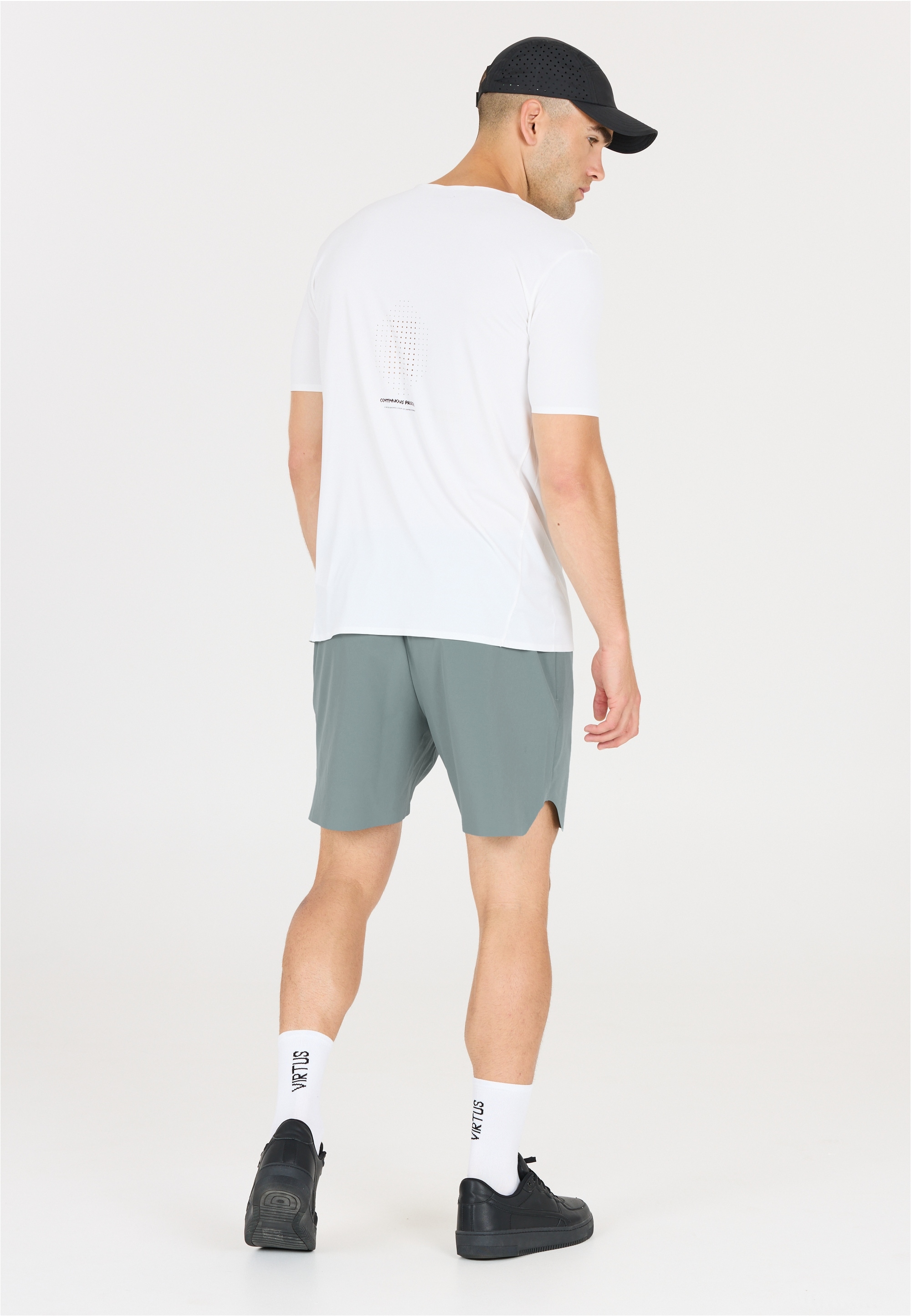 Virtus Shorts »Spier«, mit feuchtigkeitsregulierenden Eigenschaften