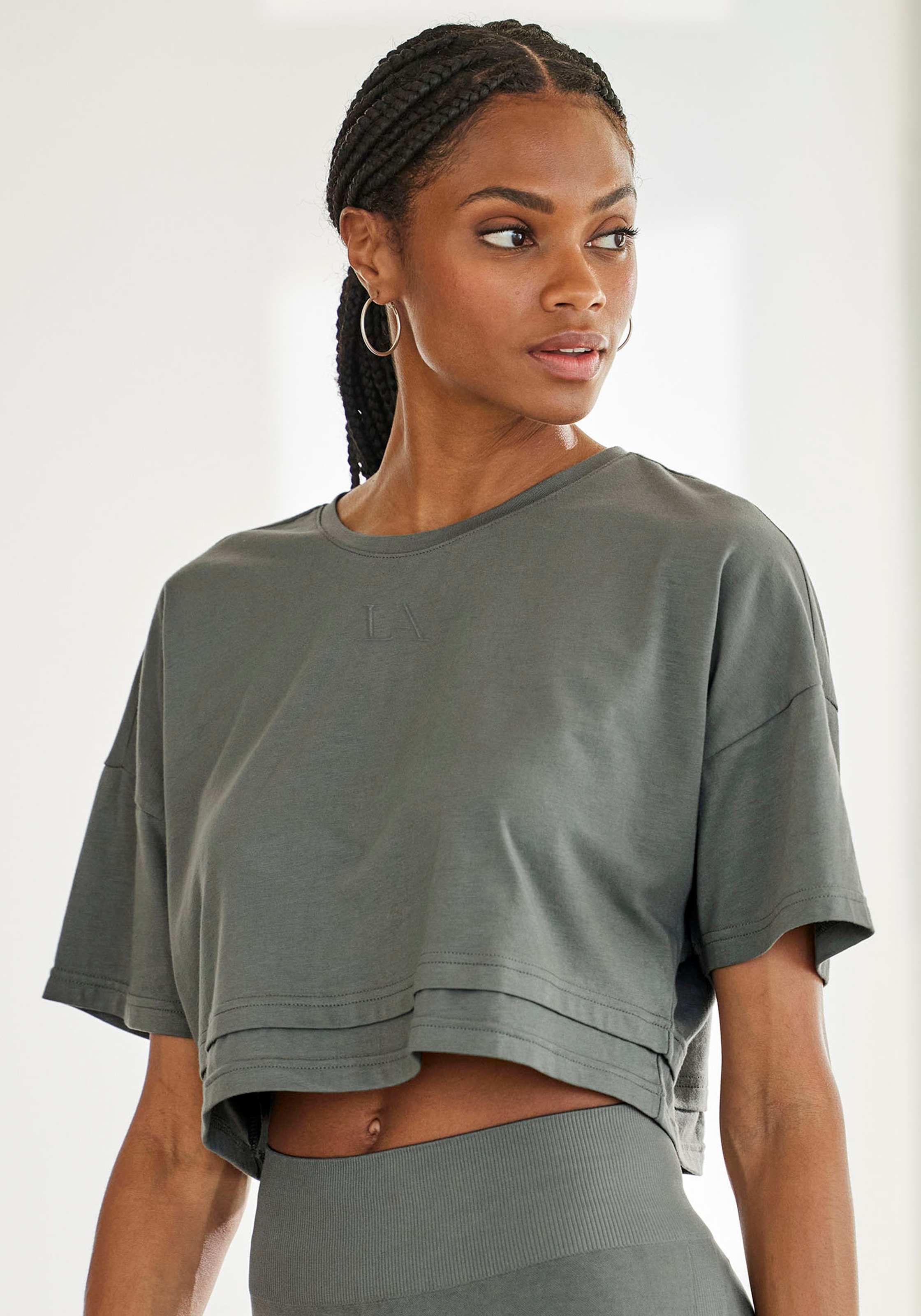 LASCANA Kurzarmshirt T-Shirt, weite Form mit Lagen-Look