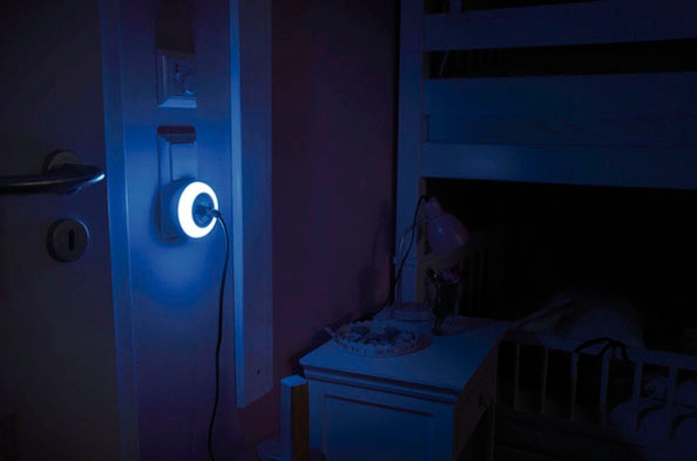 Brennenstuhl LED Nachtlicht NL mit Steckdose 09 »Color | und BAUR RCD«, Dämmerungssensor
