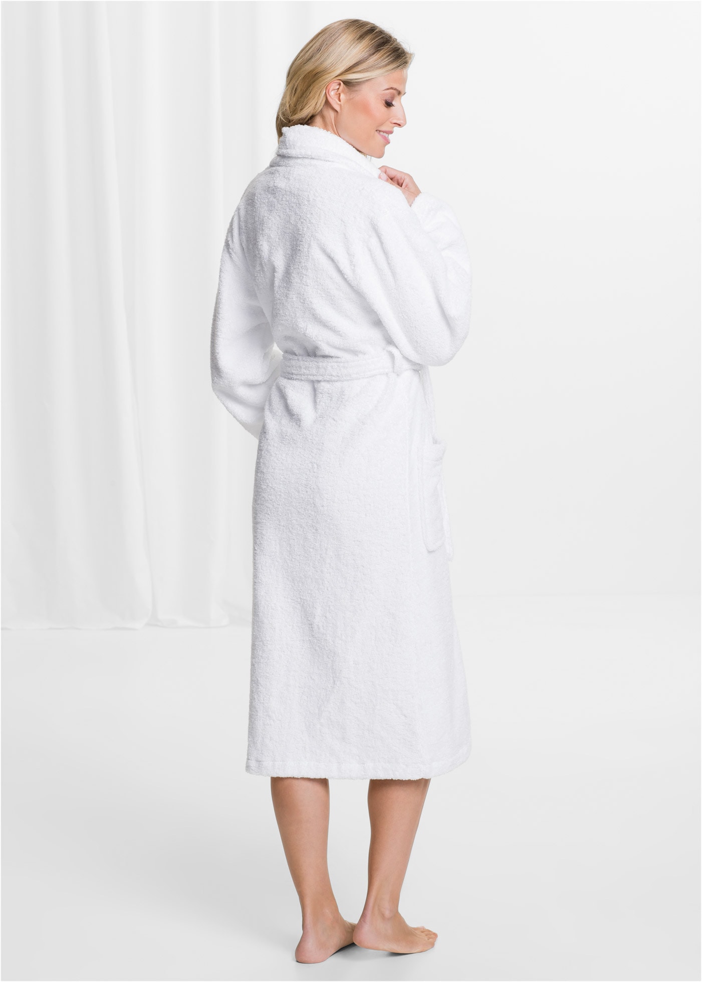 bonprix Bademantel klassischer Stil, aus flauschiger Baumwolle, mit Bindeband