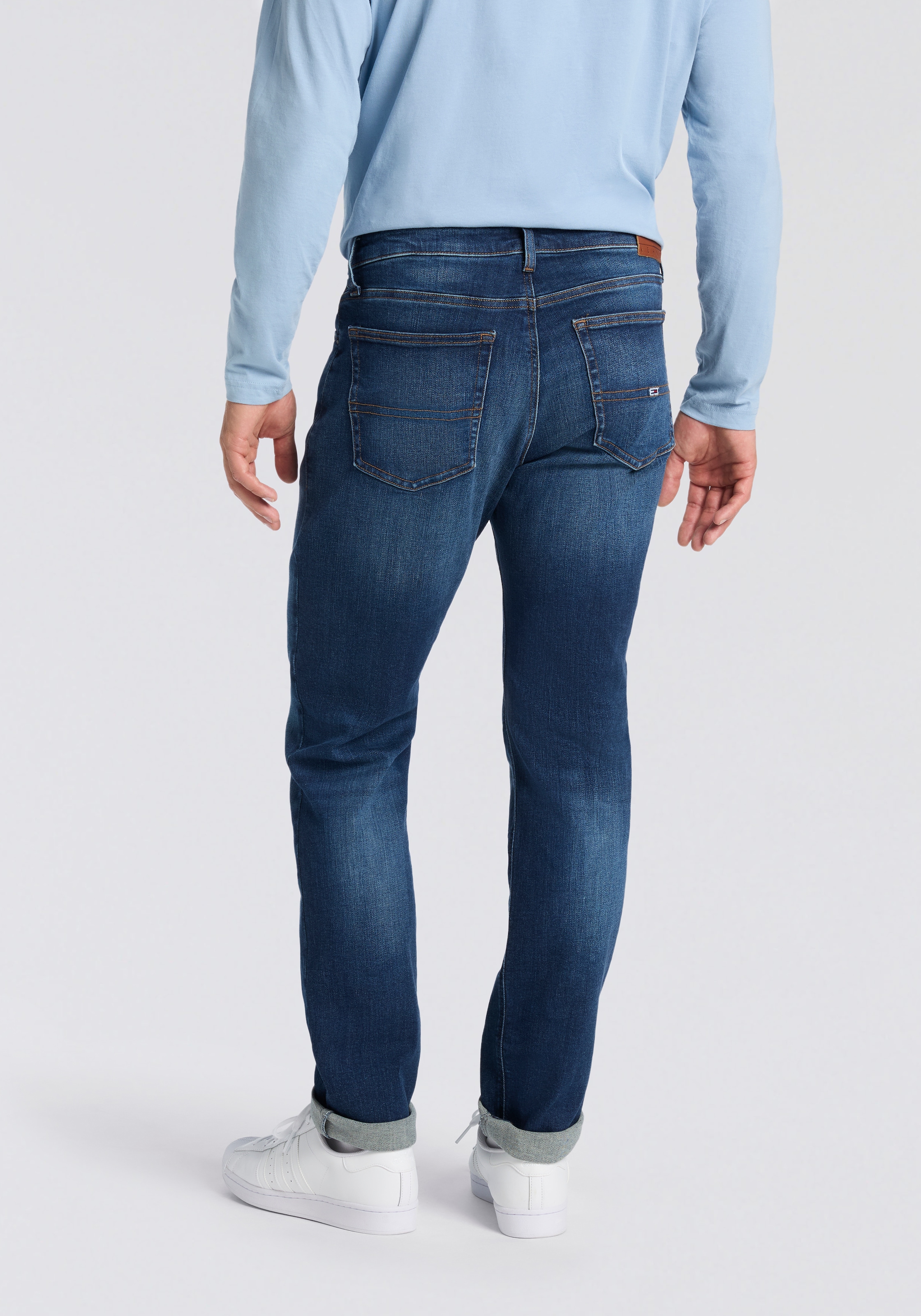 Tommy Jeans Slim-fit-Jeans »Austin Slim Tapered«, zum Knöchel hin schmaler werdende Jeans mit mittlerer Leibhöhe