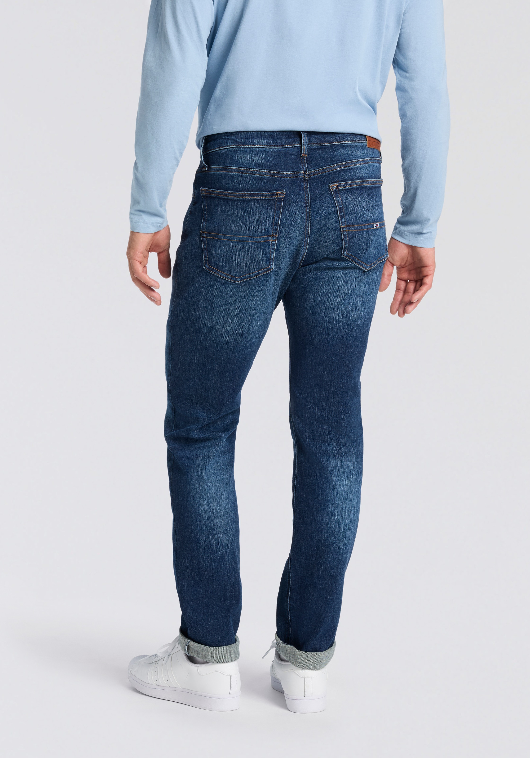 Tommy Jeans "Austin Slim Tapered" zum Knöchel hin schmaler werdende Jeans m günstig online kaufen