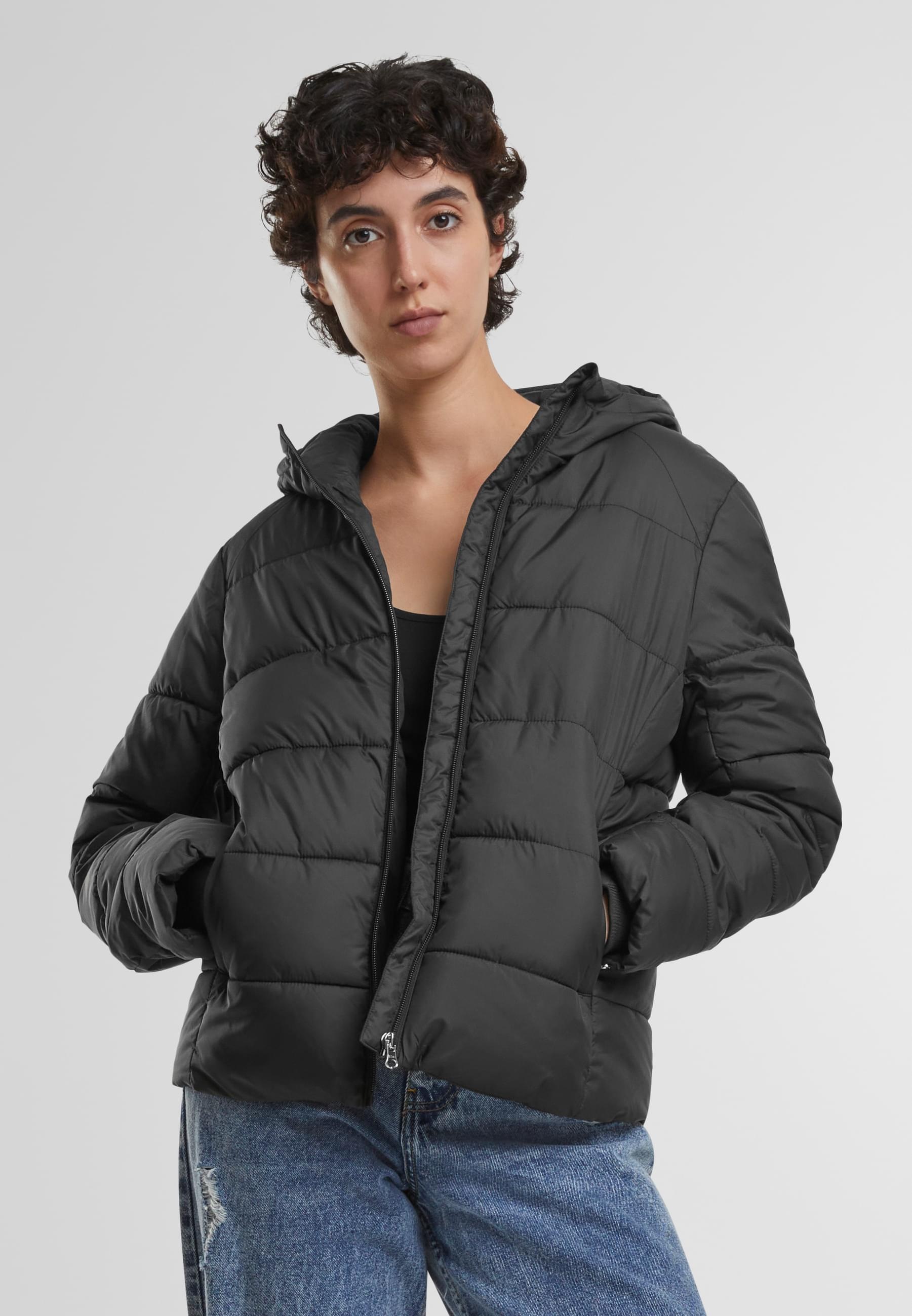 Thumbnail - URBAN CLASSICS Winterjacke "Urban Classics Ladies Short Puffer Jacket With Hood" 1 Stk. tlg. mit Kapuze