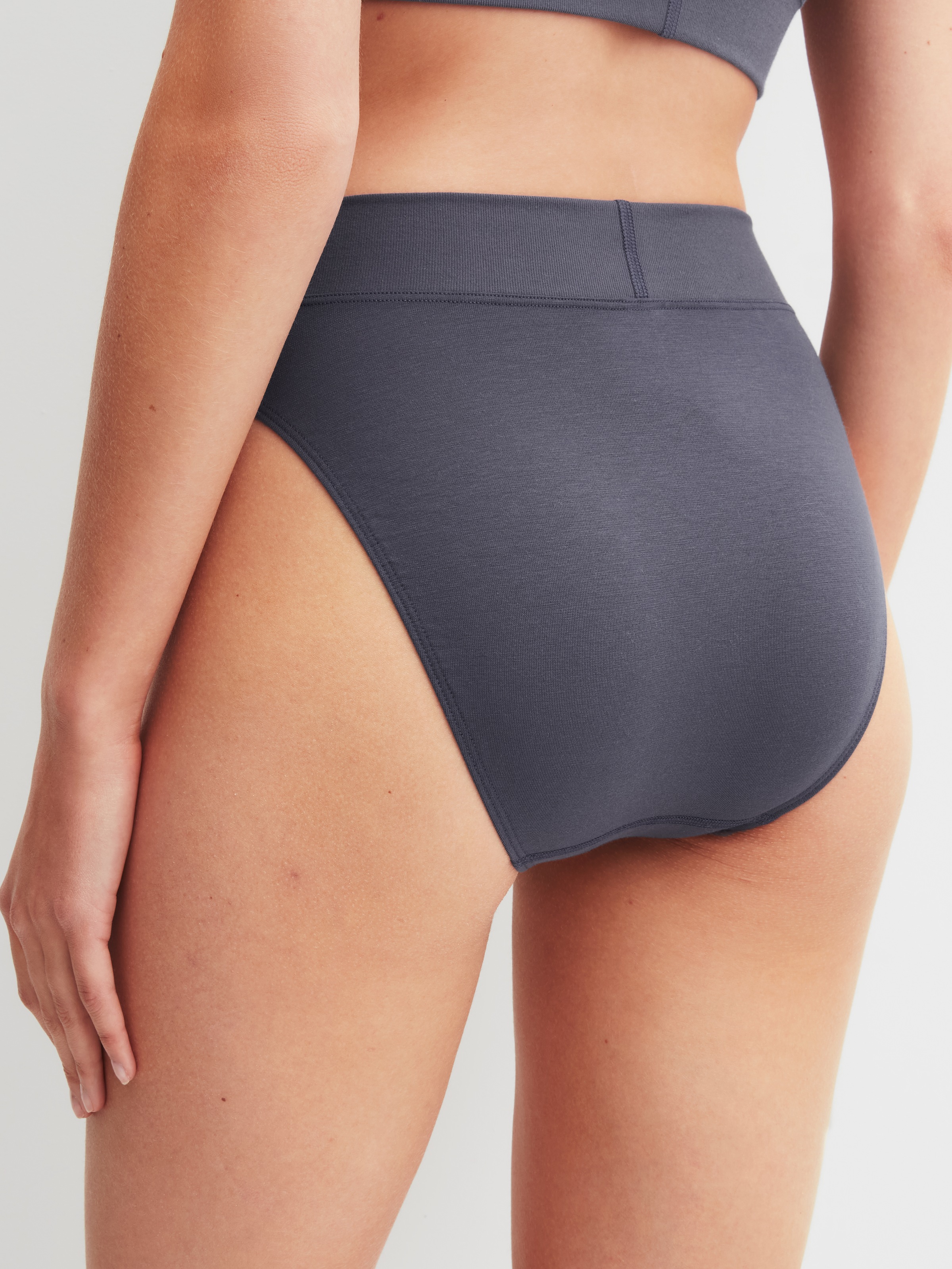 High-Waist-Slip CALIDA "Elastic", Damen, Gr. M (44/46), graystone, Single Jersey, Obermaterial: 94% Baumwolle, 6% Elasthan, körpernah, Unterhosen, breiter Softbund, elastisch, Single Jersey, atmungsaktiv, weich 10