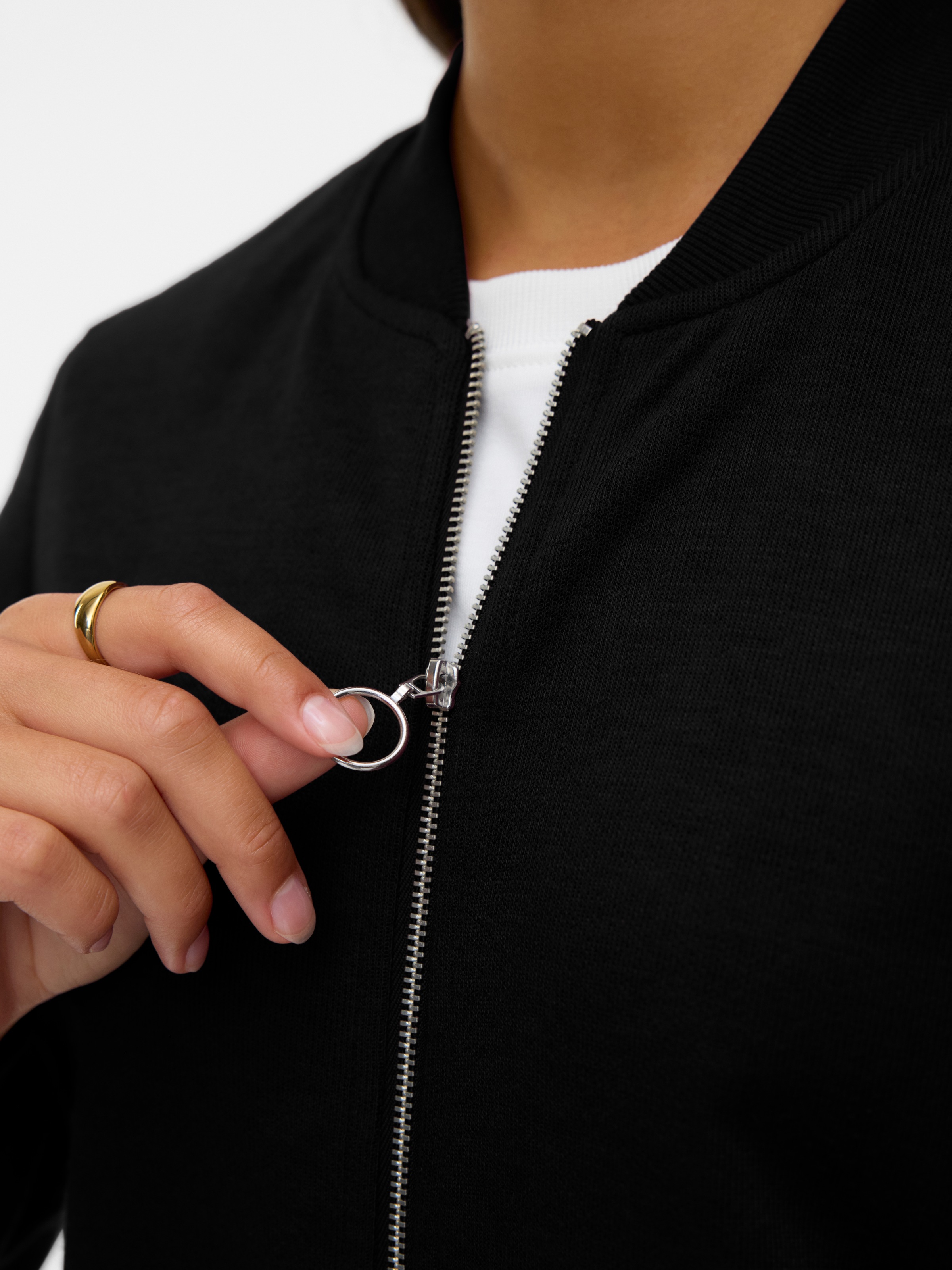 Thumbnail - Vero Moda Bomberjacke "VMKIMIKO LS SHORT JERSEY BOMBER NOOS"