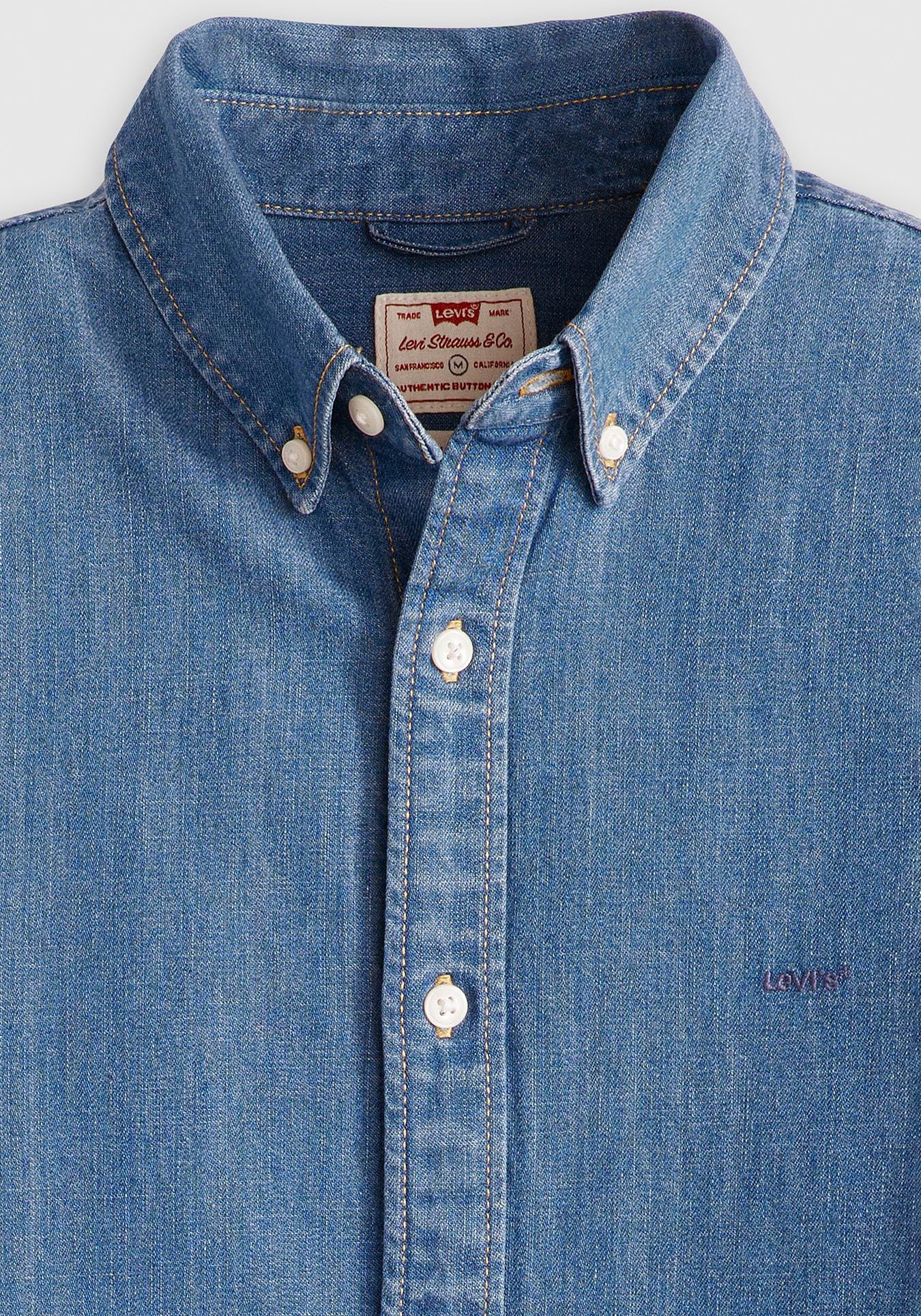Levi's® Langarmhemd »AUTHENTIC BUTTON DOWN«, mit Ton-in-Ton Logostickerei auf der Brust