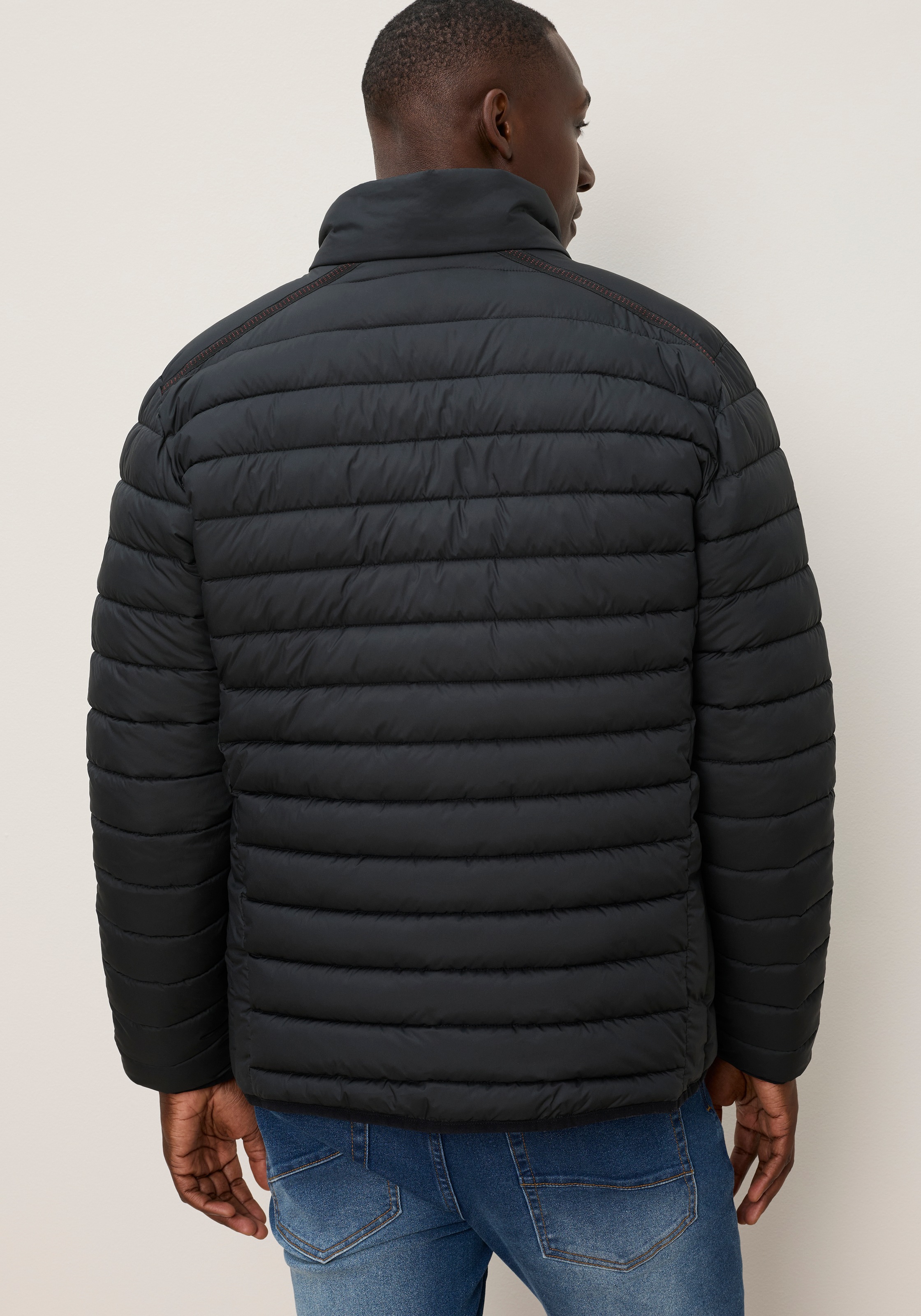 KangaROOS Steppjacke figurumspielende Passform, hüftlange Schnittform, mit Reißverschluss