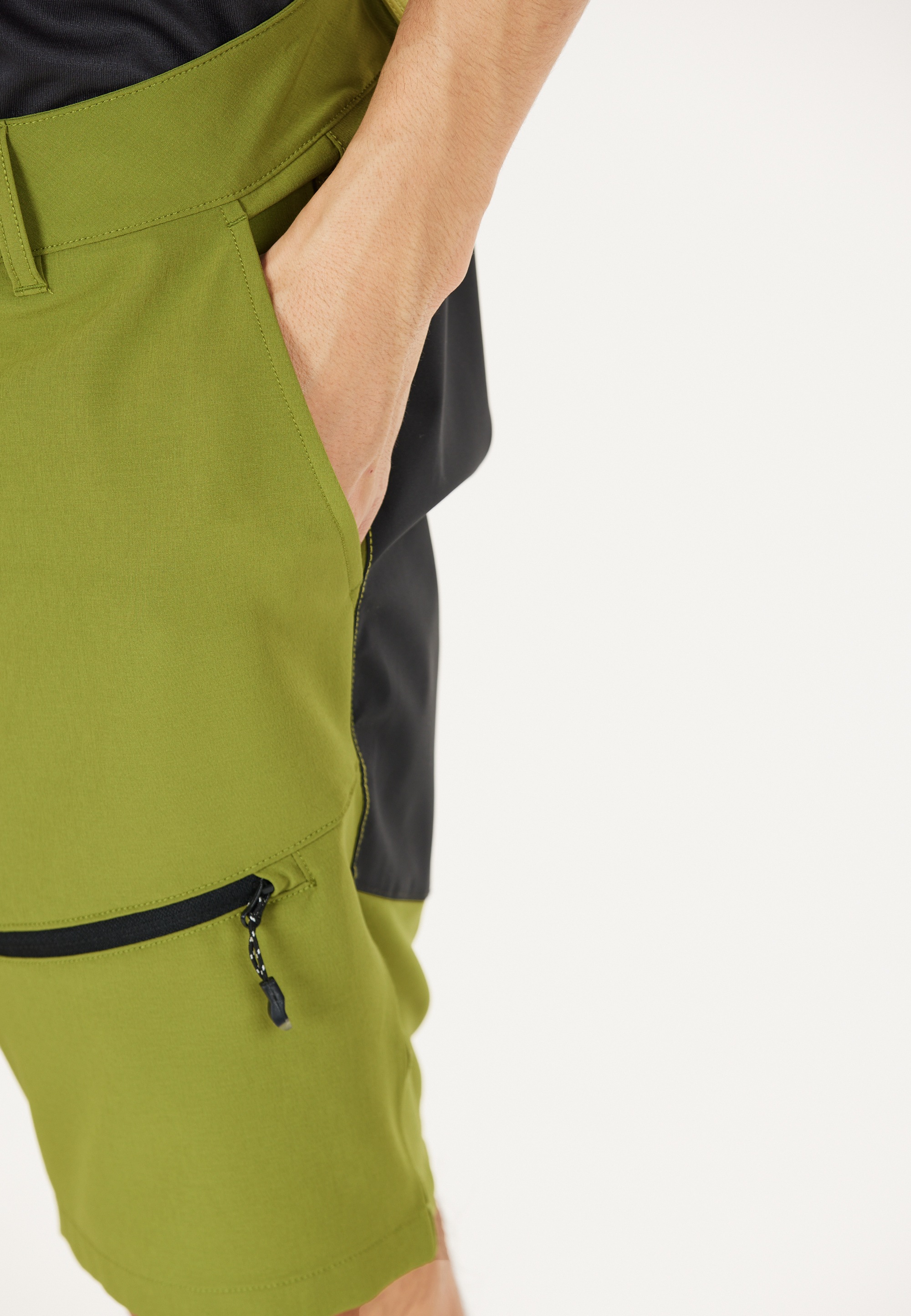 WHISTLER Shorts, mit 4-Wege-Stretch-Material