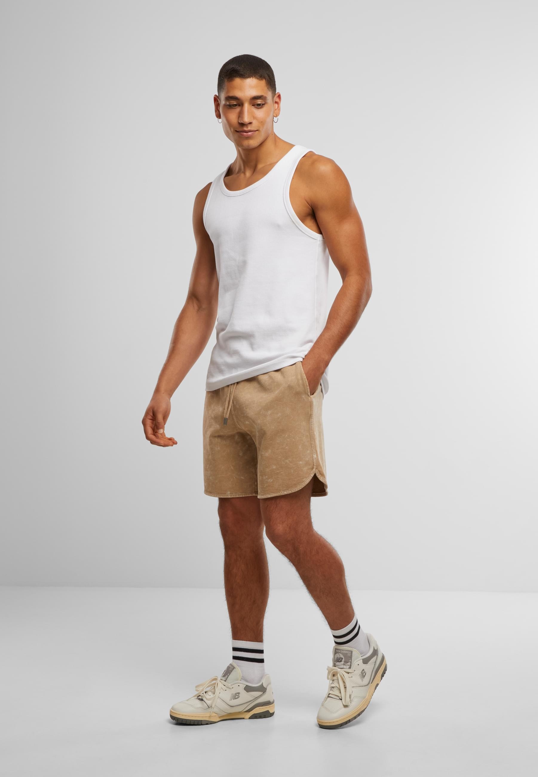 URBAN CLASSICS Sweatshorts »Urban Classics Washed Piped Shorts«, (1 tlg.)
