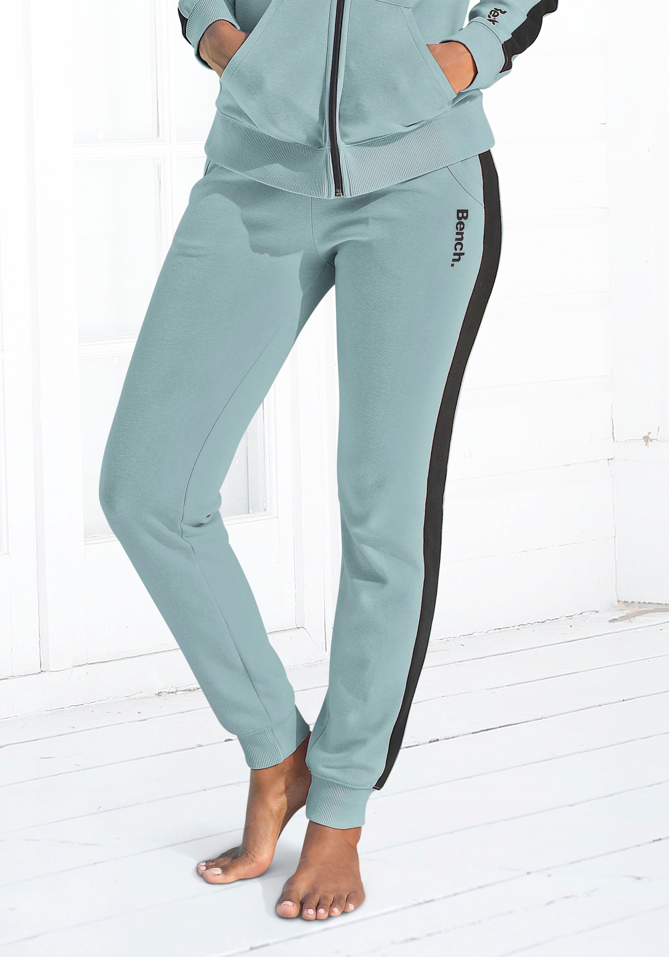 Bench. Loungewear Sweathose mit Seitenstreifen und Eingrifftaschen, Home- und Loungewear Serie