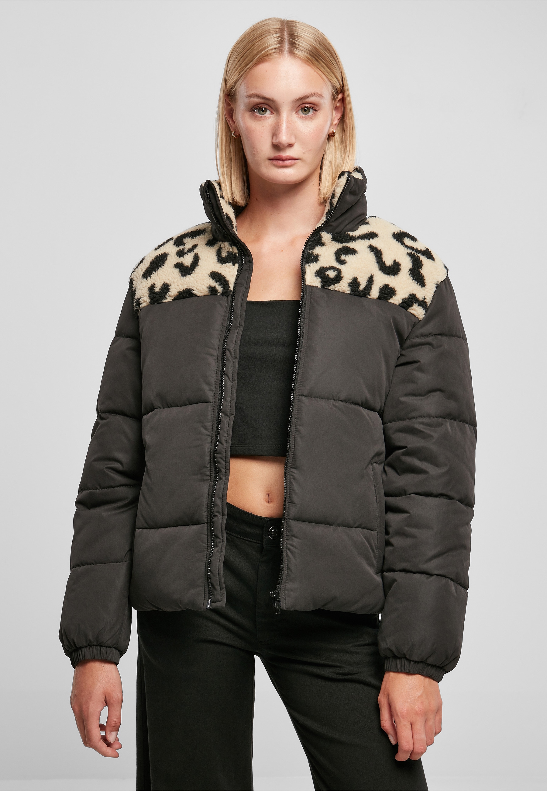 URBAN CLASSICS Winterjacke »Urban Classics Damen Ladies AOP Sherpa Mixed Puffer Jacket« 1 Stk. tlg. ohne Kapuze
