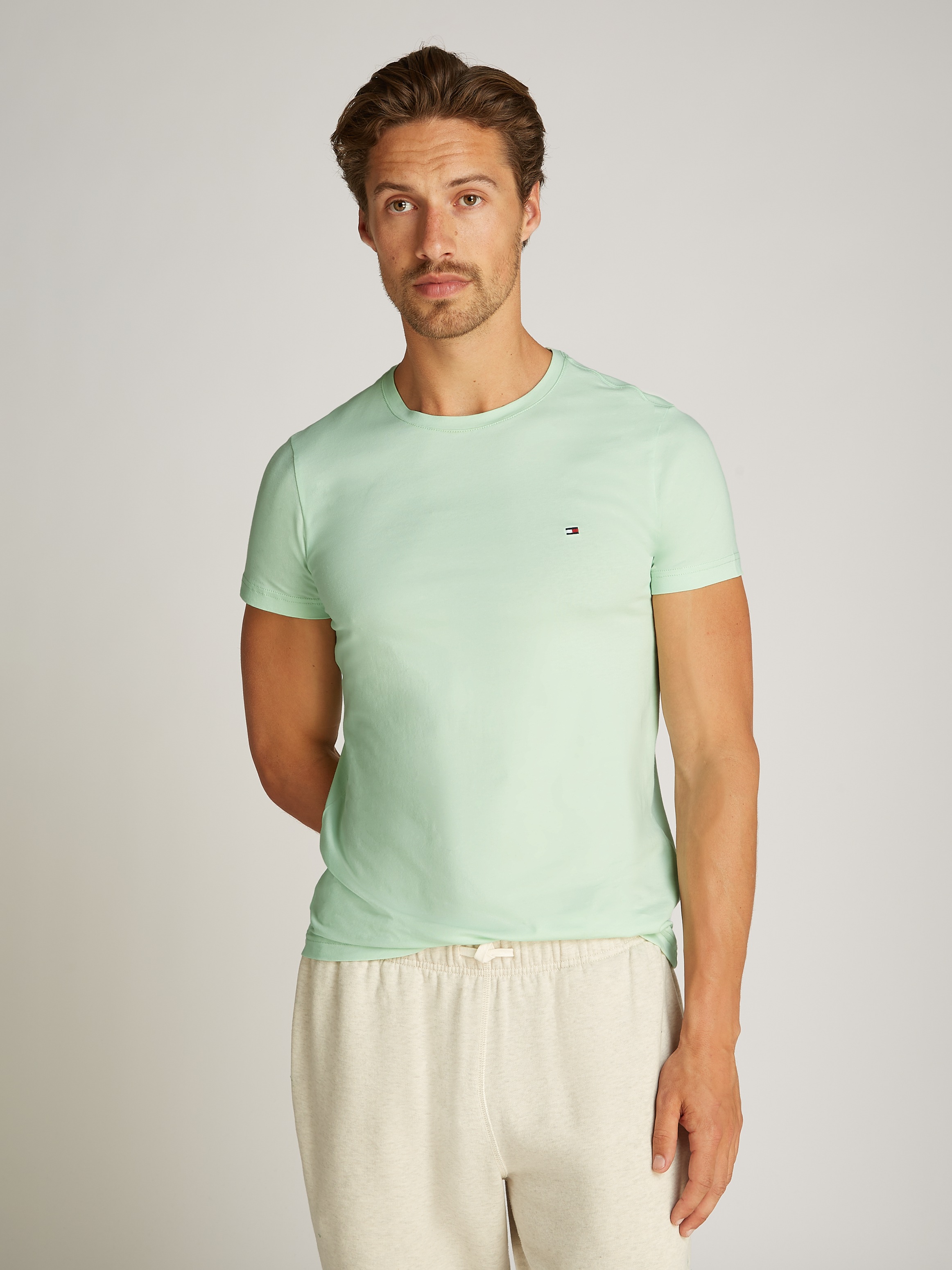Tommy Hilfiger T-Shirt "STRETCH SLIM FIT TEE mit Rundhals und Logostickerei günstig online kaufen