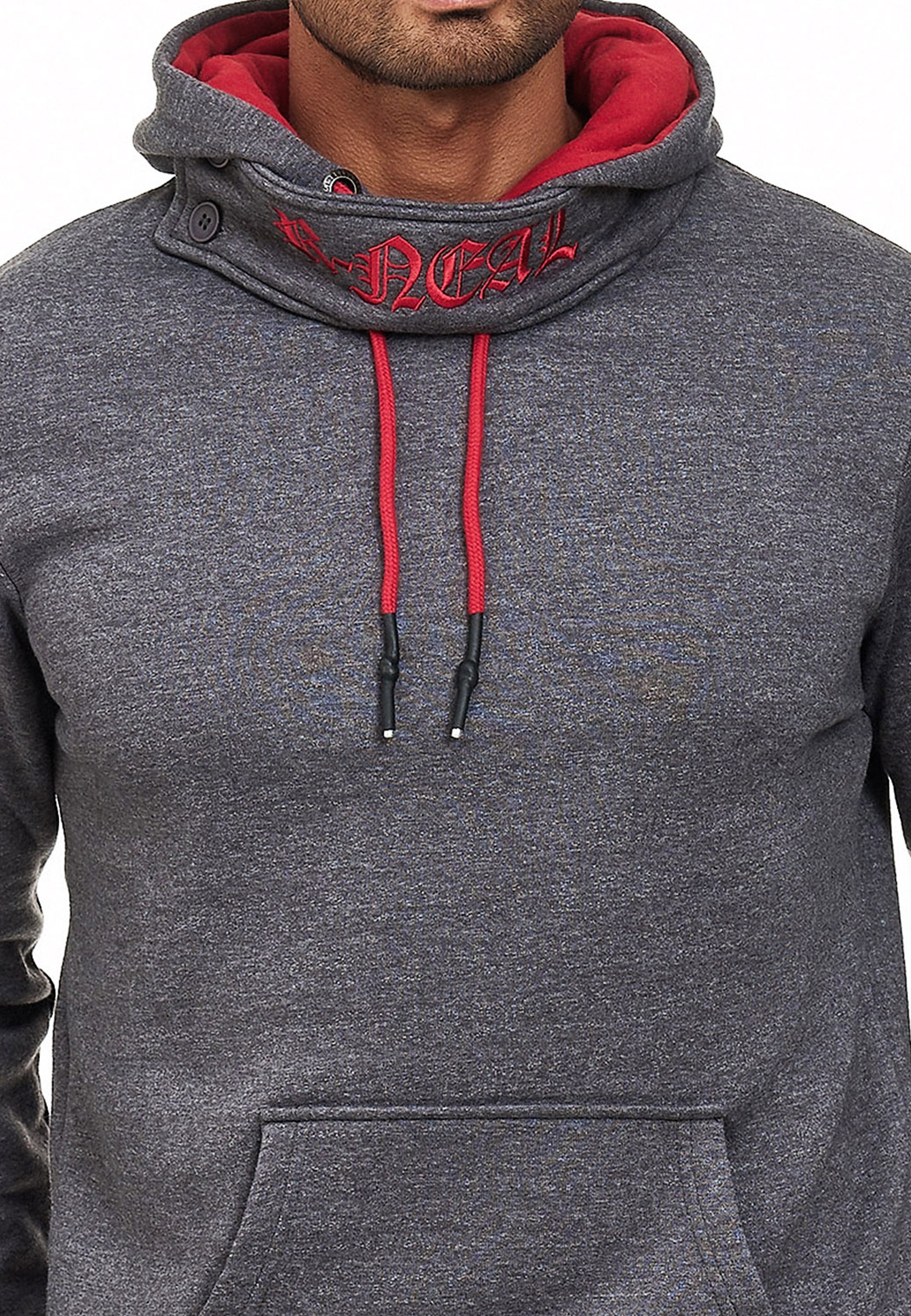 Rusty Neal Kapuzensweatshirt, mit modernem Schnitt