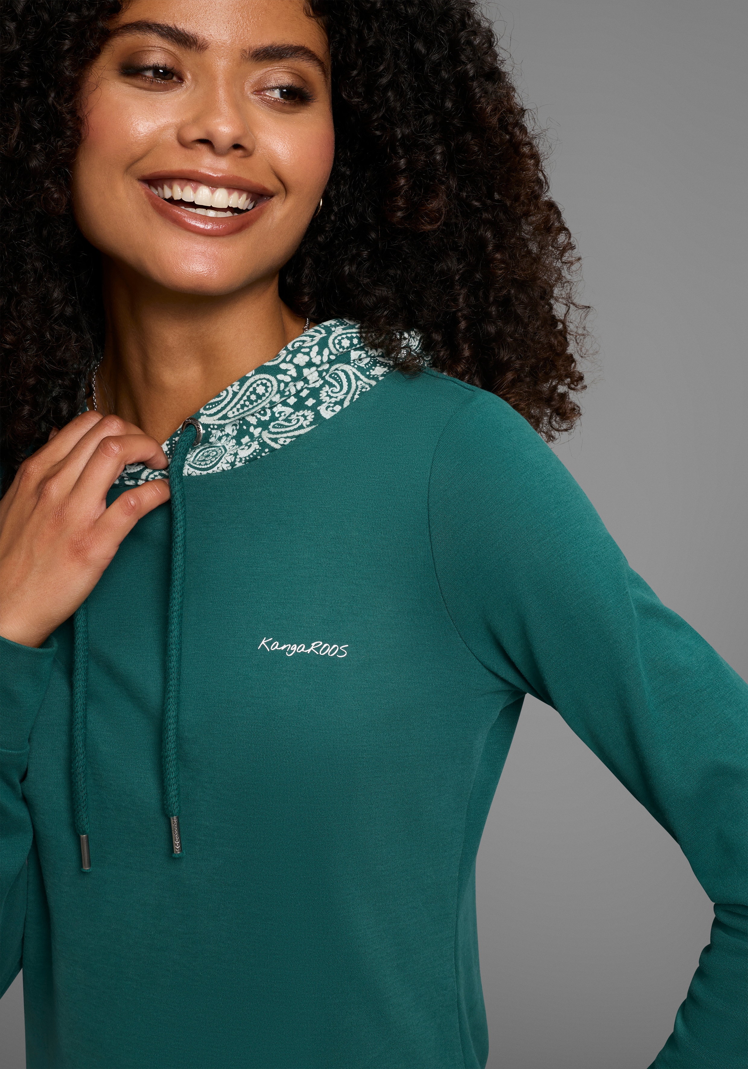 Thumbnail - KangaROOS Sweatkleid mit Allover-Print Kapuze