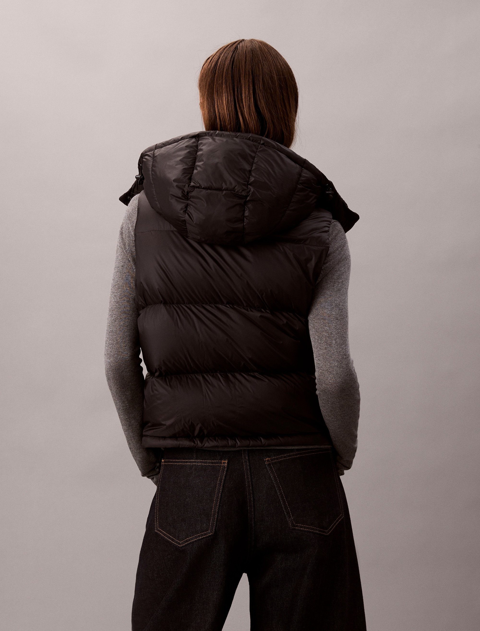 Calvin Klein Jeans Steppweste »ESSENTIAL MIDWEIGHT PUFFER VEST«, mit abnehmbarer Kapuze, Stehkragen