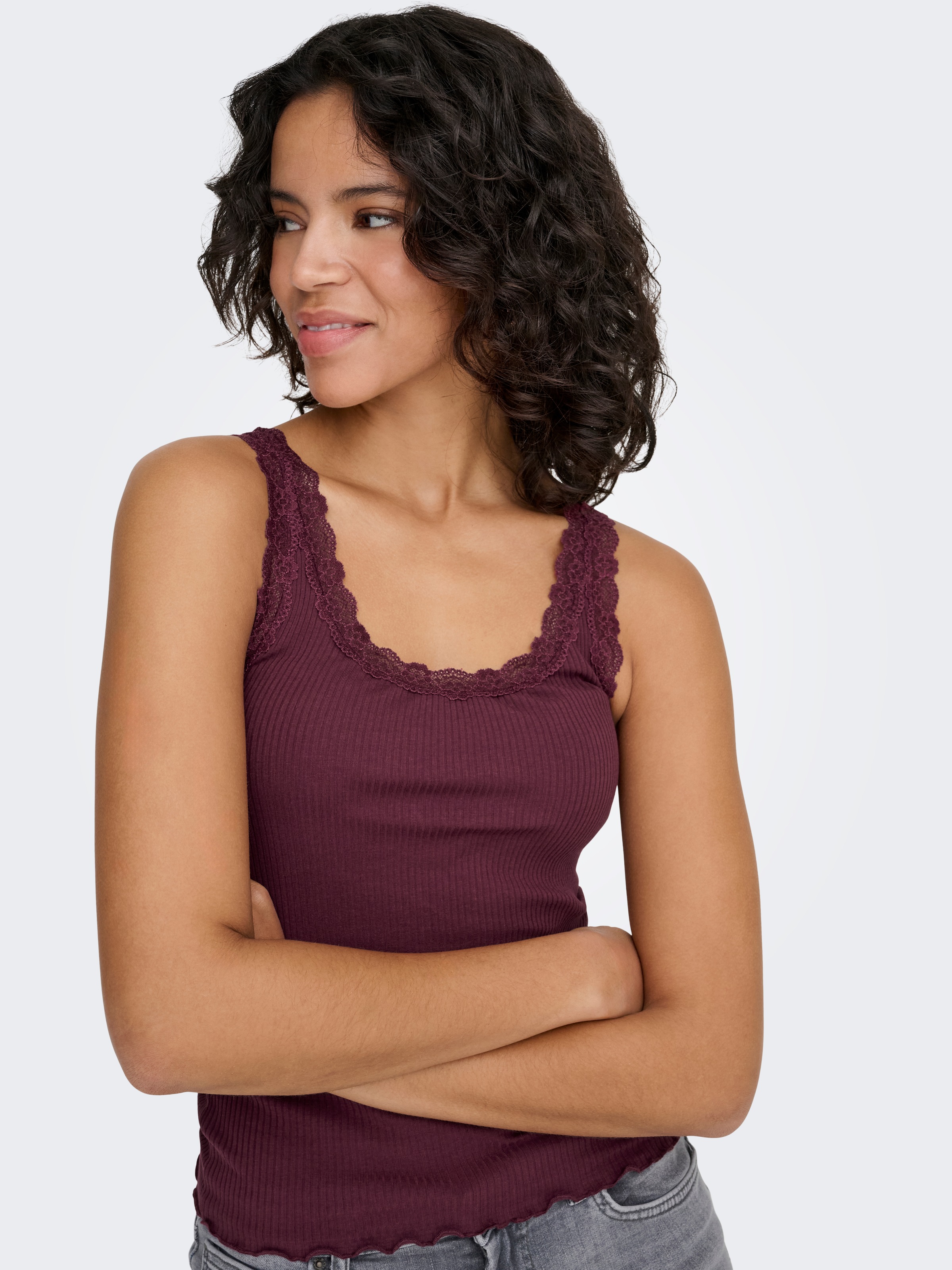 ONLY Tanktop "ONLSARA – Tanktop mit Spitzendetail am Ausschnitt" Baumwollmi günstig online kaufen