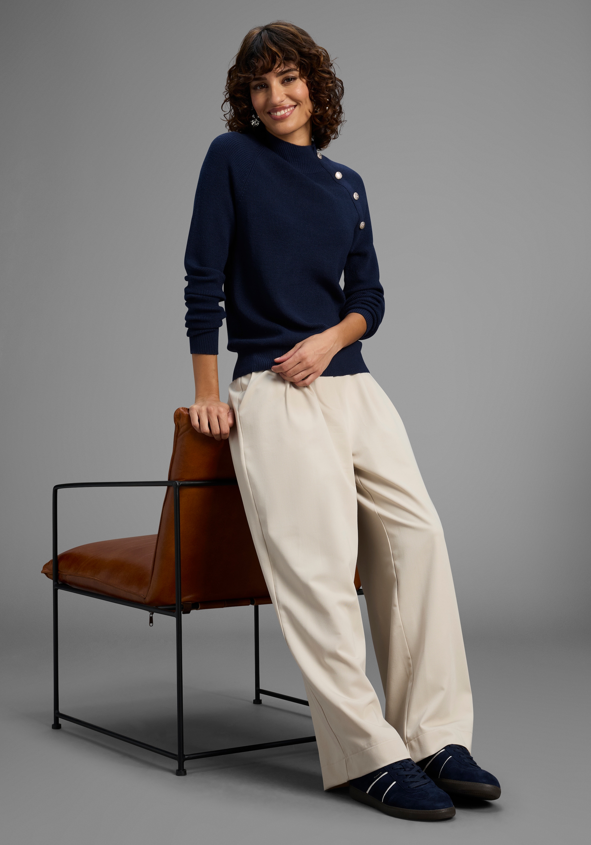 Laura Scott Strickpullover, mit Knopfdetail und Stehkragen