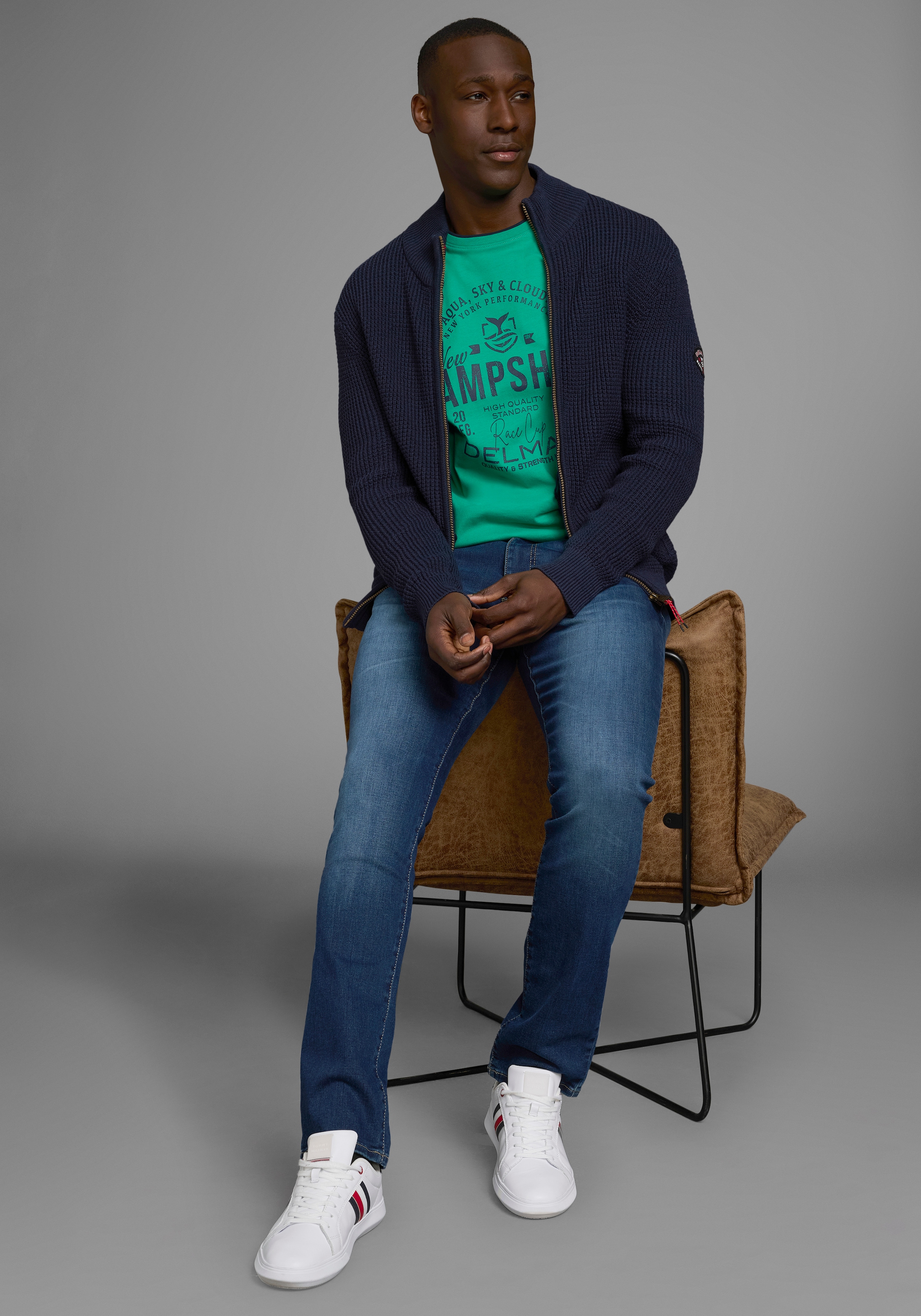 DELMAO Langarmshirt, mit modernem Print - NEUE KOLLEKTION