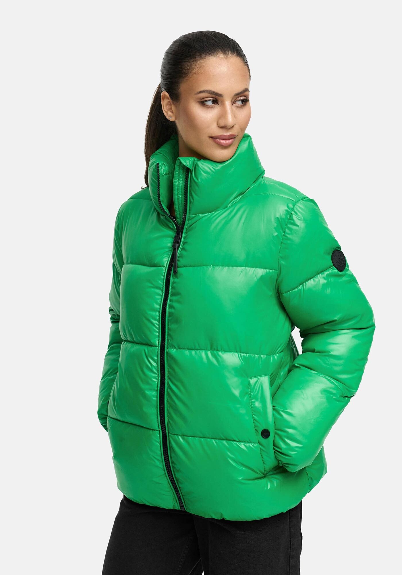 Marikoo Winterjacke "Hazalee" mit leicht gläzendem Obermaterial und hohem K günstig online kaufen