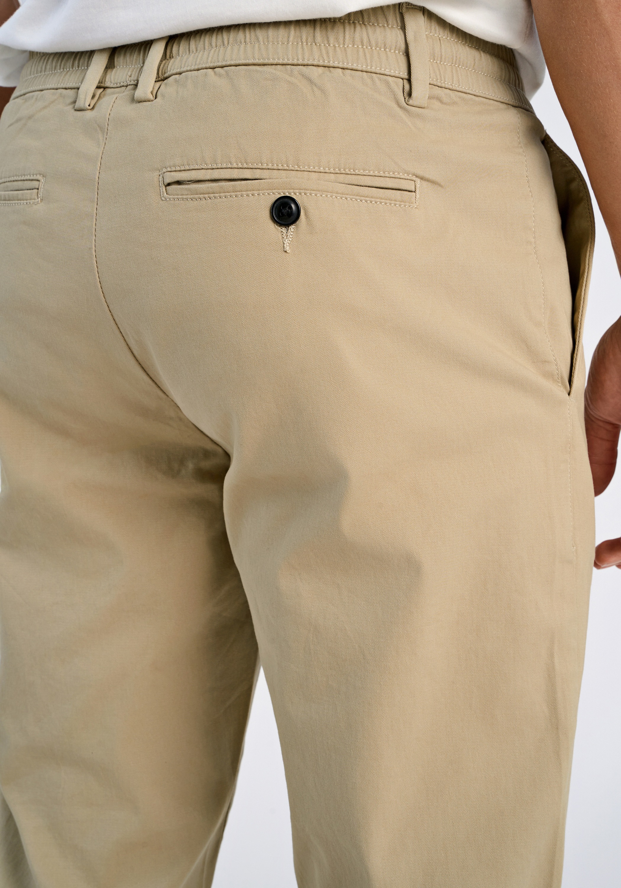 Stoffhose LINDBERGH "Freizeithose Carrot Fit, Cropped Length", Herren, Gr. XL, beige (sand), Obermaterial: 98% Baumwolle, 2% Elasthan, unifarben, weit, unten schmal, Hosen Stoffhose 3
