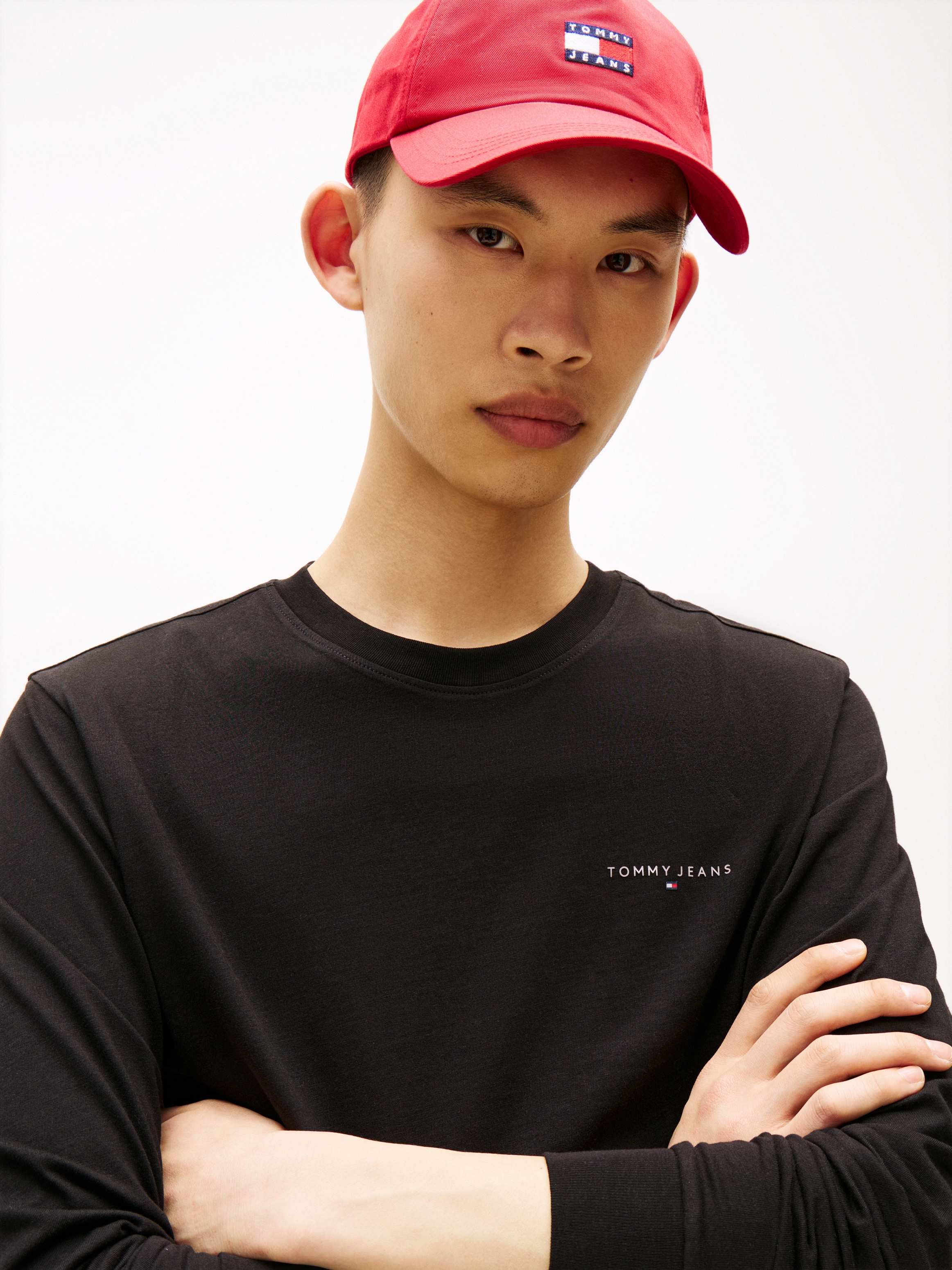 Tommy Jeans Langarmshirt »TJM SLIM CHEST LINEAR LS TEE EXT«, Mit Rundhalsausschnitt