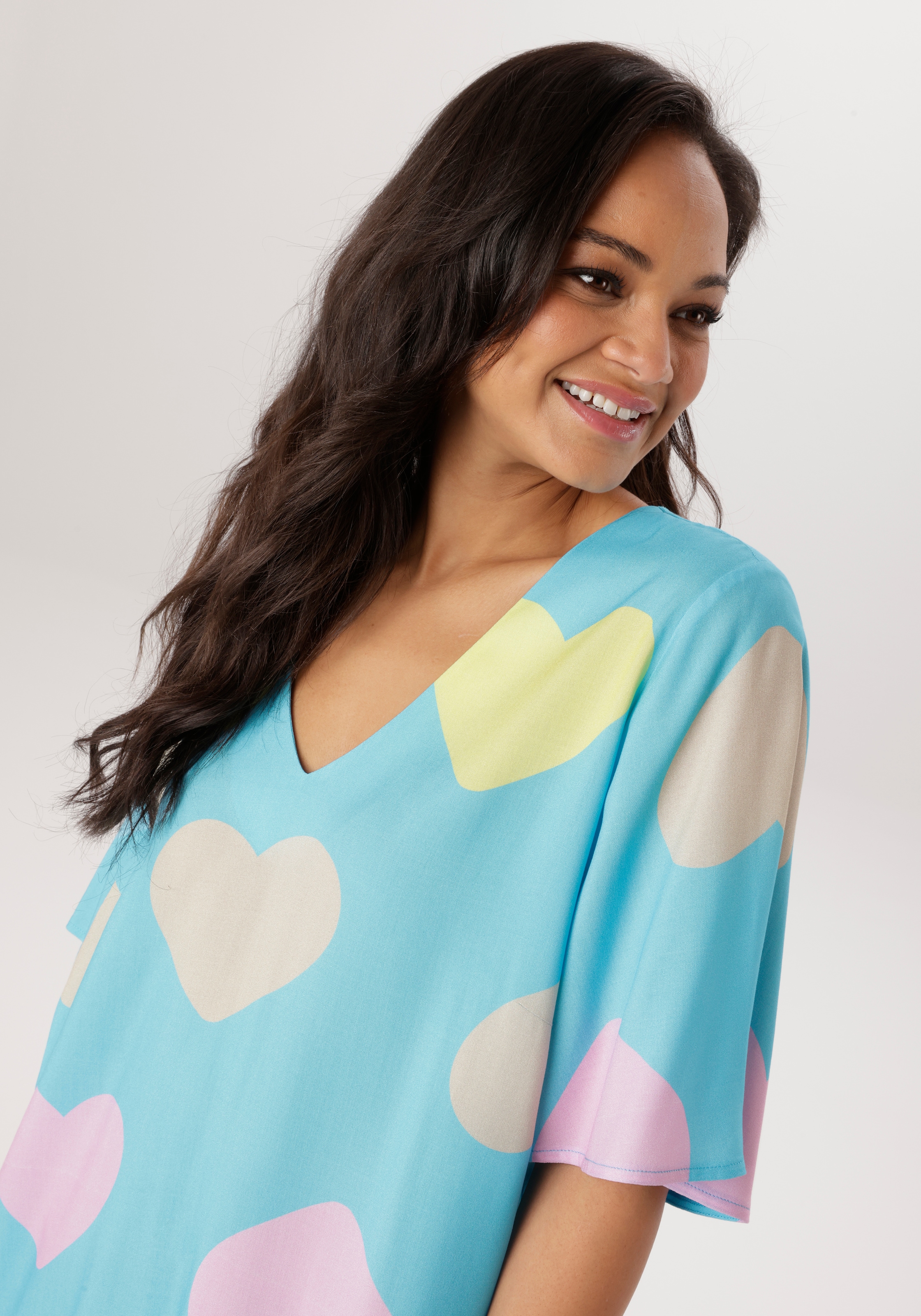 Thumbnail - Aniston PLUS Schlupfbluse mit farbigen Herzen bedruckt- jedes Teil ein Unikat - NEUE KOLLEKTION