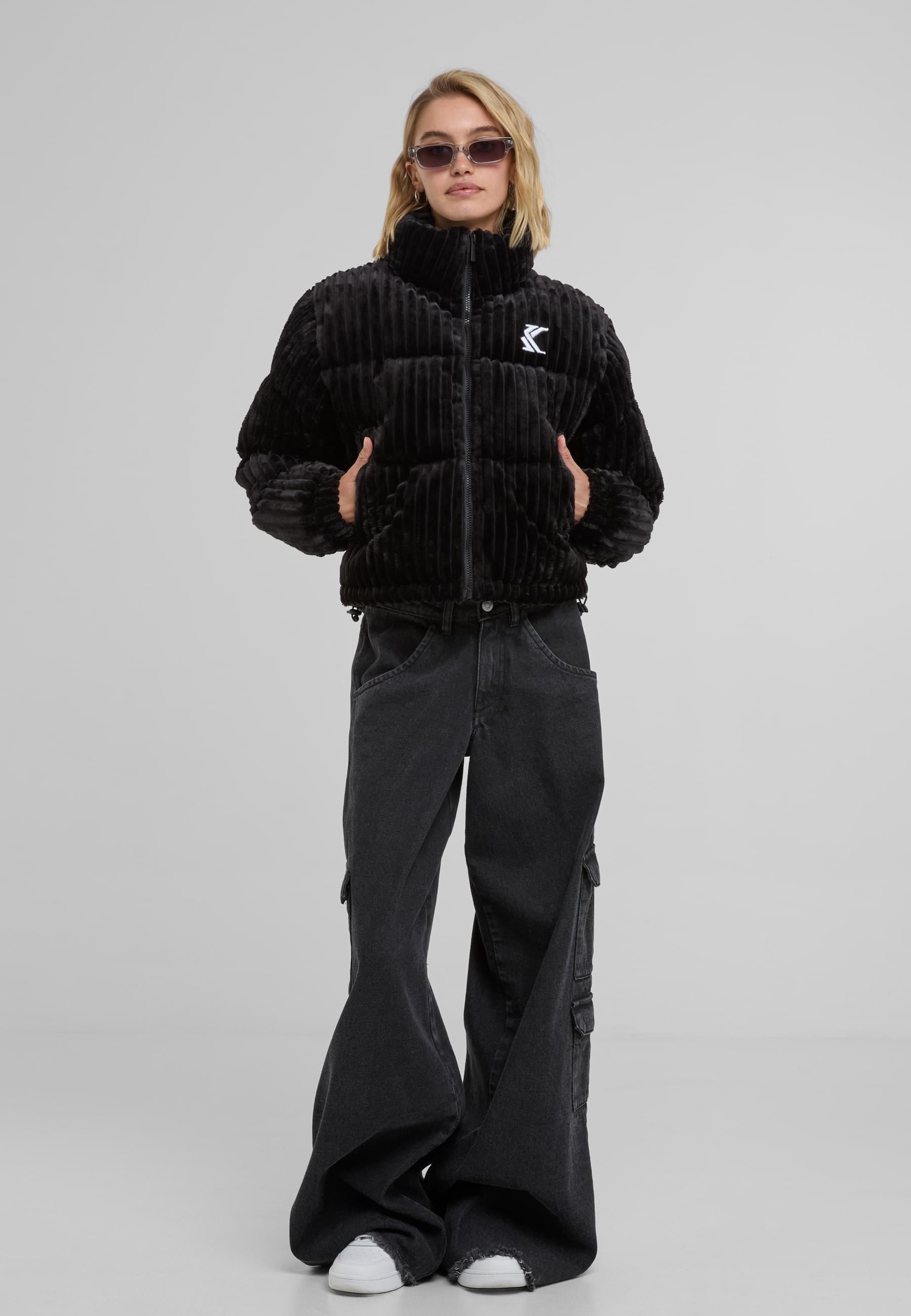 Karl Kani Winterjacke »Karl Kani KK Og Fuzzy Corduroy Short Puffer Jacket«, (1 St.), ohne Kapuze