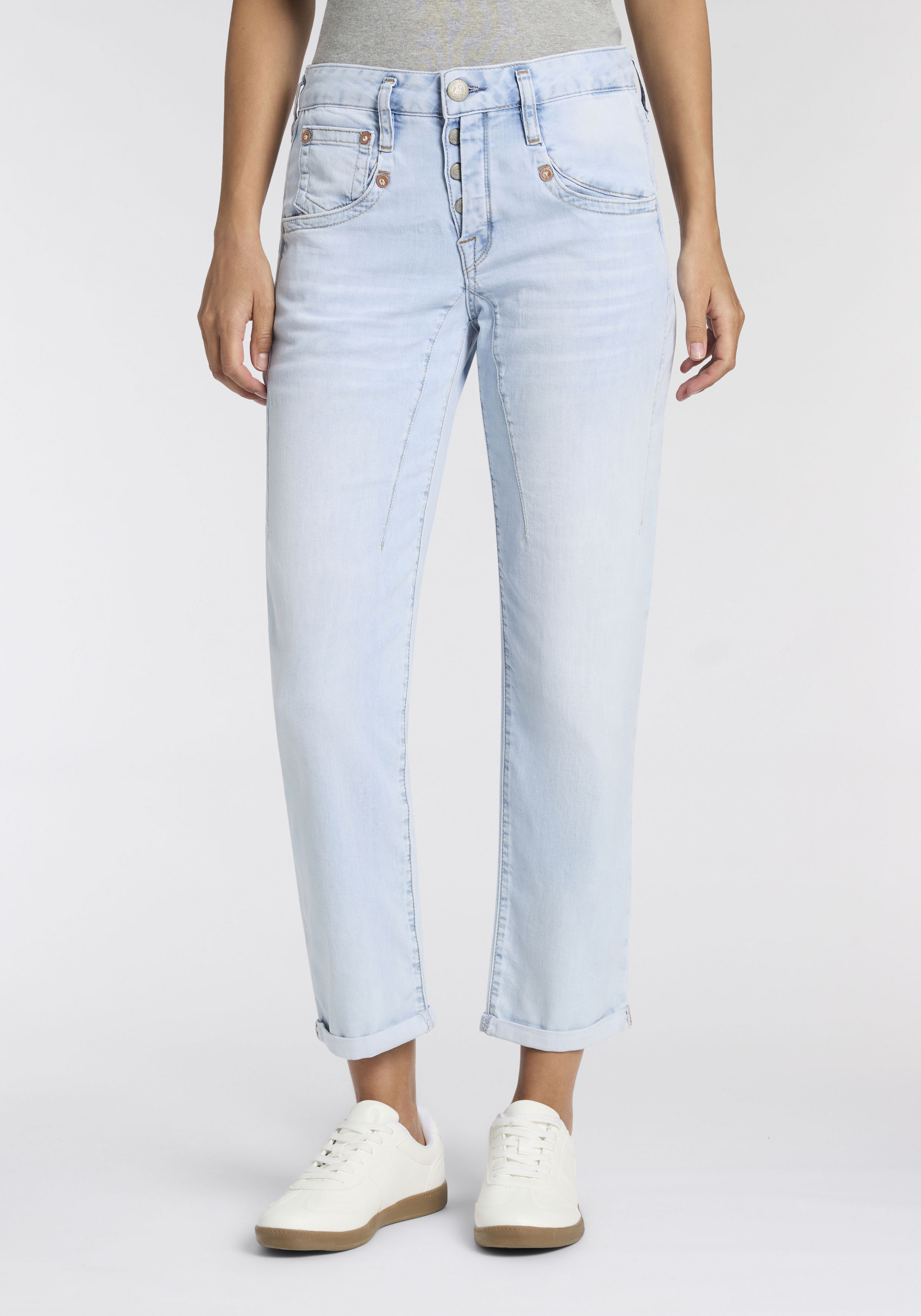 Herrlicher Boyfriend-Jeans "Shyra Tap Denim Light" im Straight Fit, mit Knopfleiste