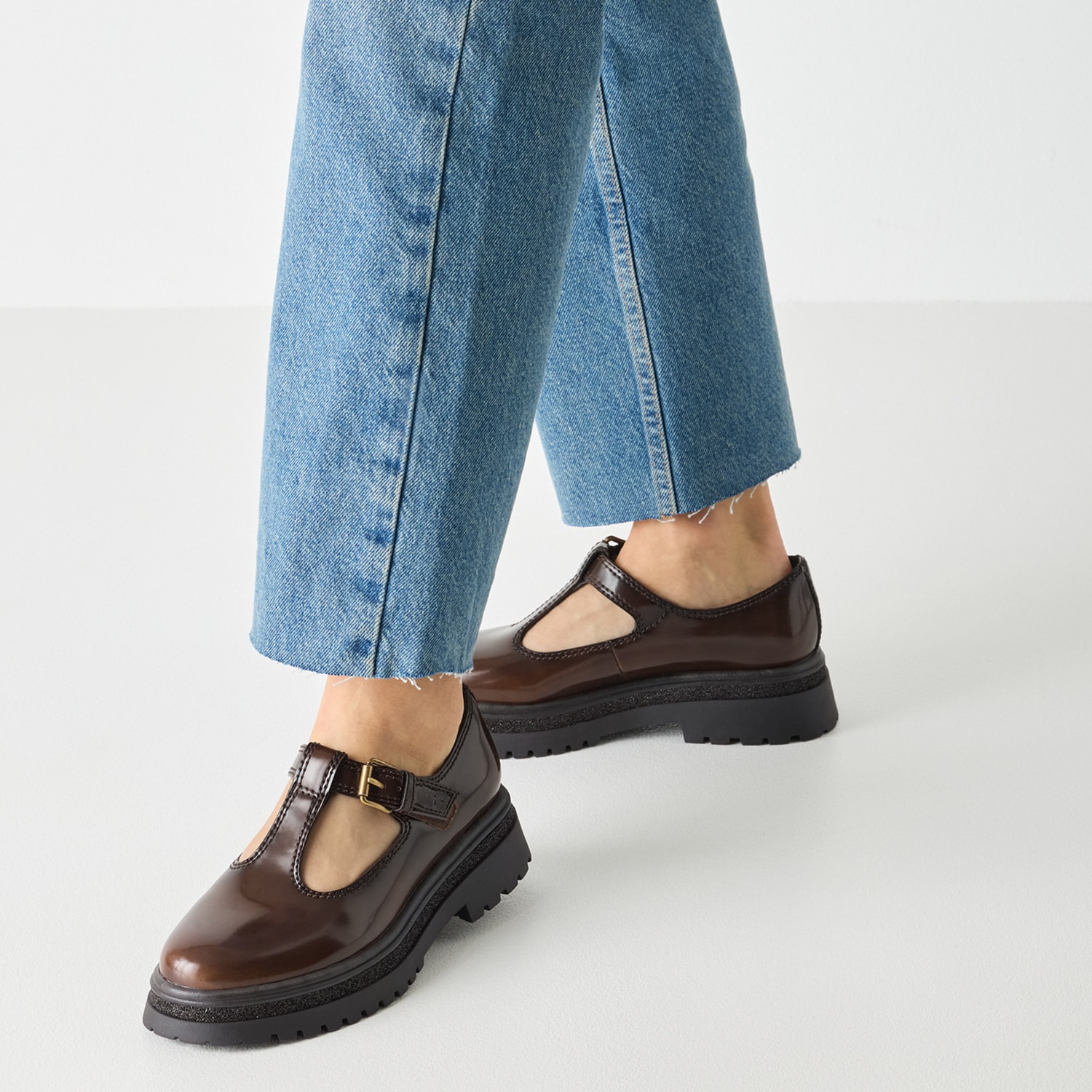Tamaris Slipper  Chunky-Slipper, T-Spangen, Loafer,  in veganer Verarbeitung
