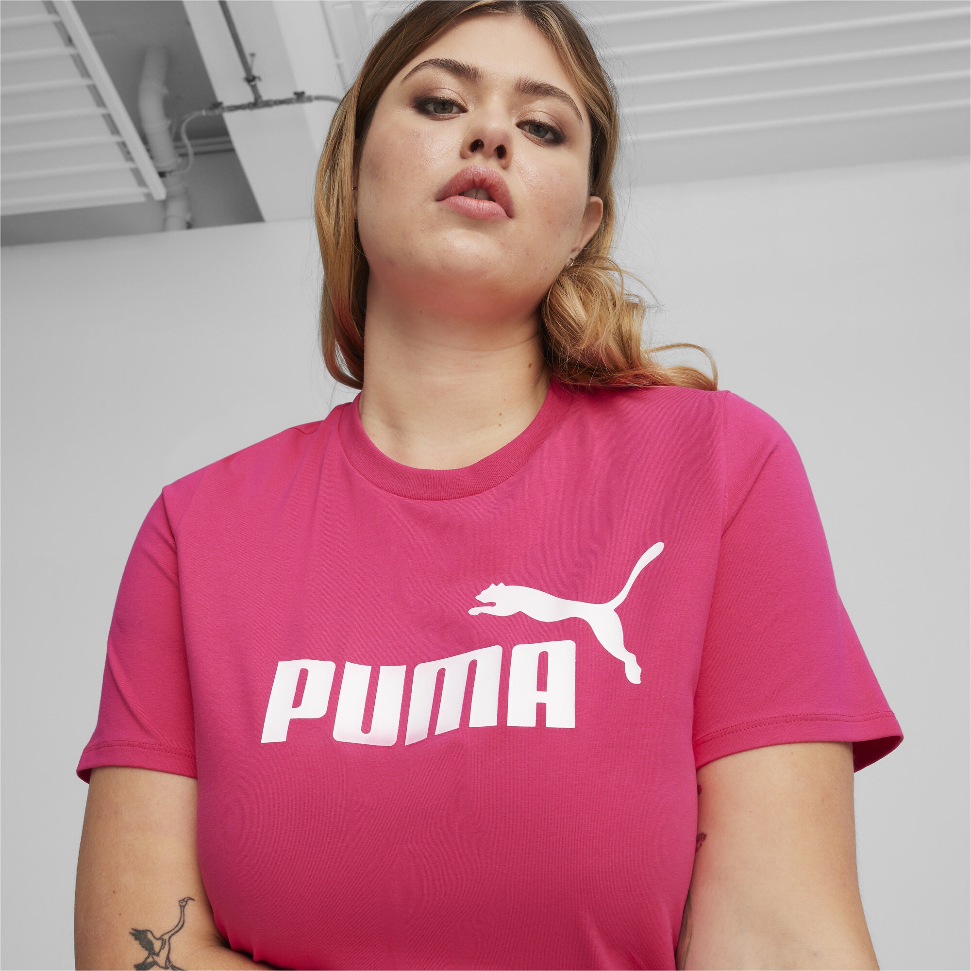 PUMA Sweatkleid »Essentials T-Shirt-Kleid mit schmaler Passform Damen«