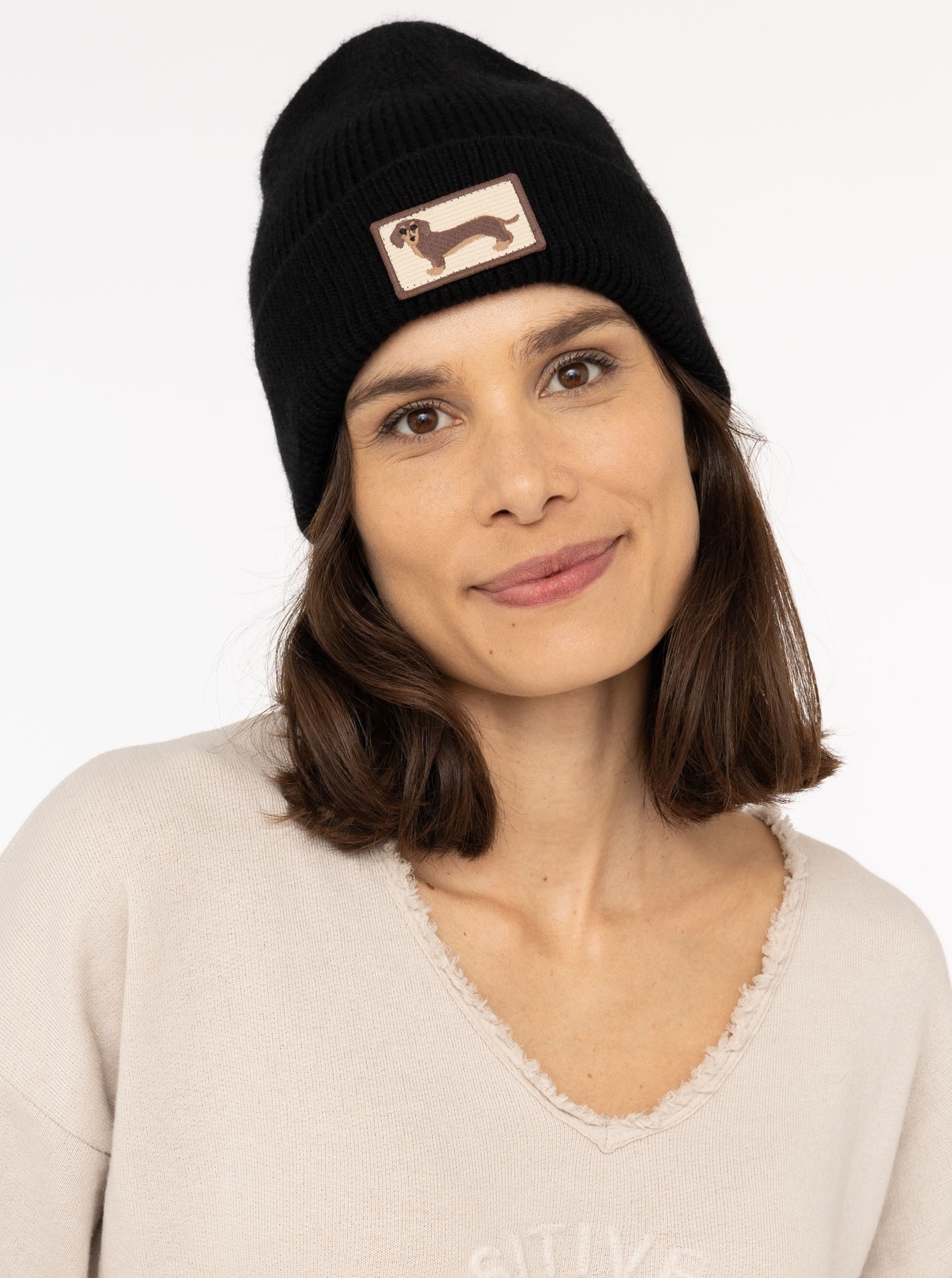 Zwillingsherz Beanie ""Dog Patch"", mit süßem Dackelmotiv und Wollanteil günstig online kaufen