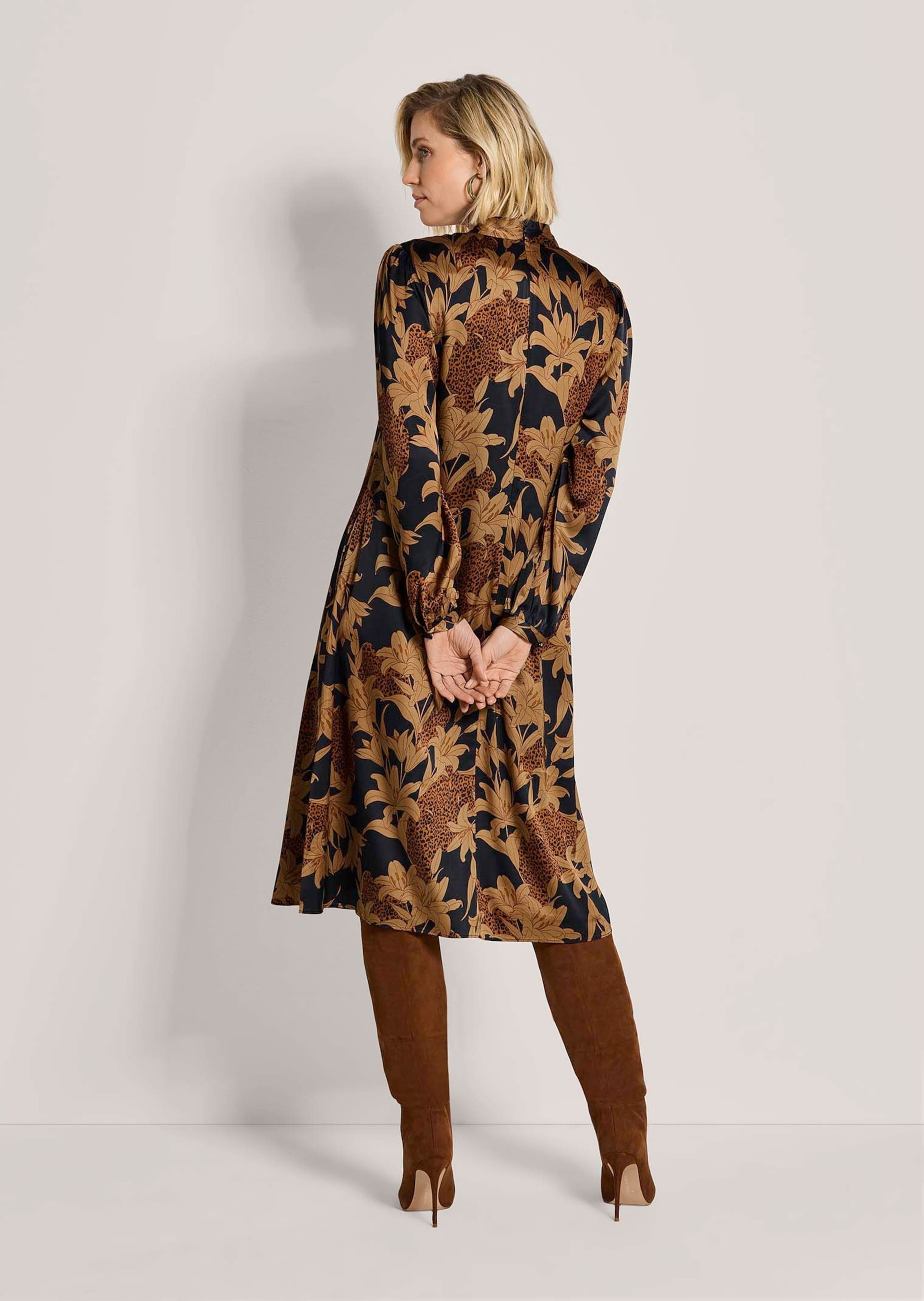 MADELEINE Midikleid »Kleid Schluppenkleid mit Blütenprint« Ohne Tasche