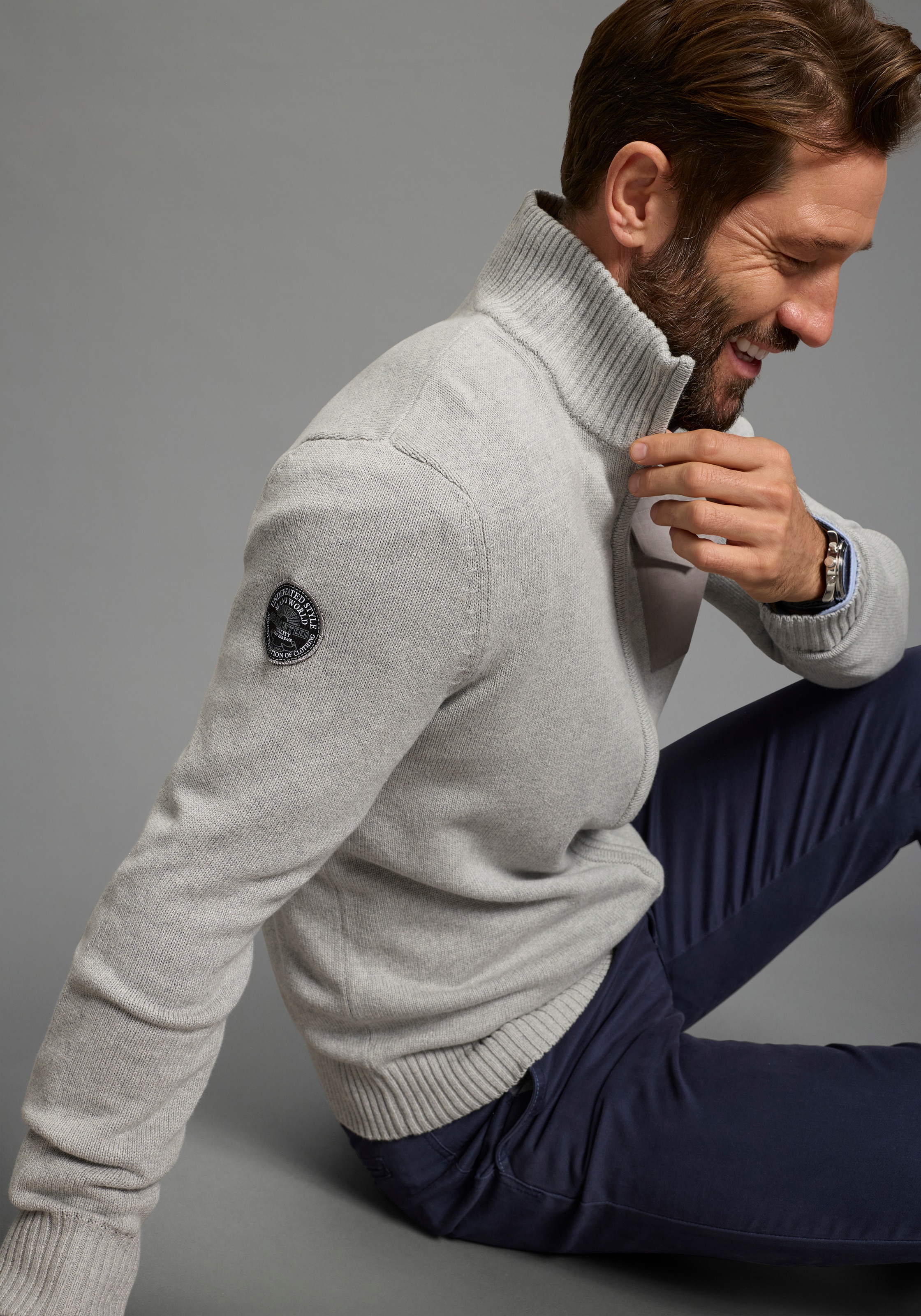 Strickjacke MAN'S WORLD "Neue Kollektion Highlight mit Tasche und Badge", Herren, Gr. L (52/54), hellgrau meliert, Strick, Obermaterial: 100% Baumwolle, meliert, regular fit normal, Strickbündchen, Strickjacken Strickjacke, casual Stil, mit Reißverschluss 3