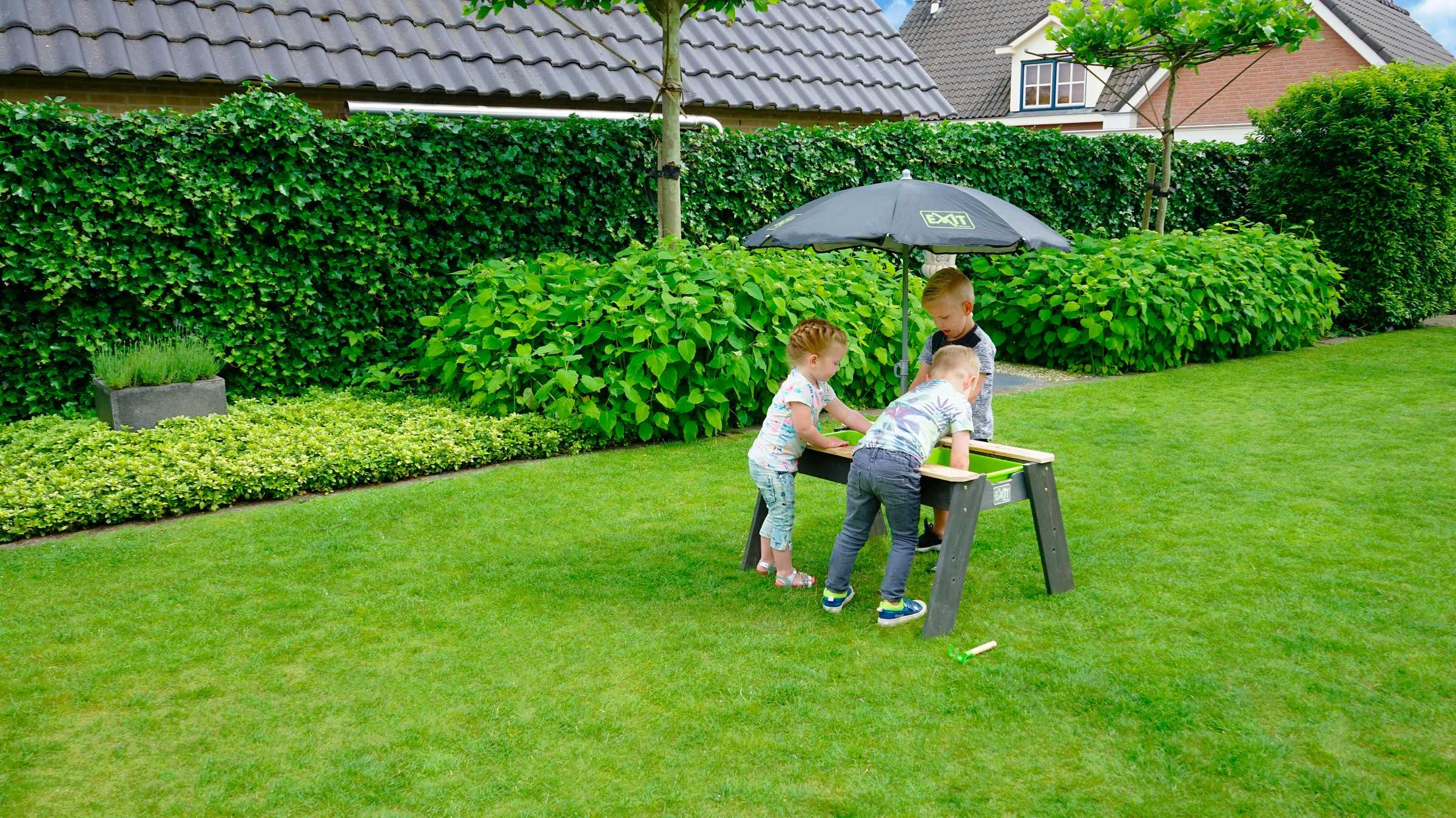 EXIT Spieltisch »Aksent«, mit Sonnenschirm, FSC® - schützt Wald