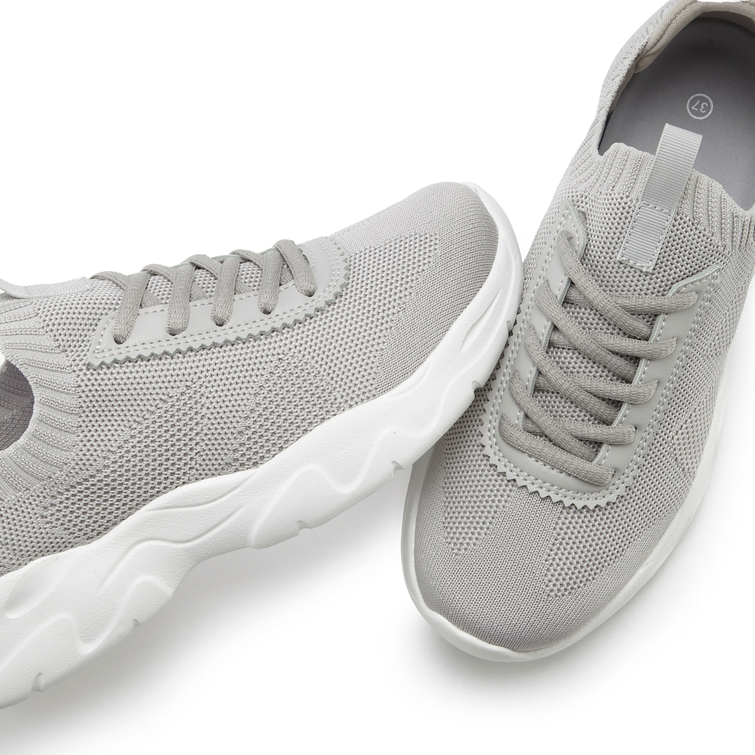 LASCANA ACTIVE Sneaker, ultraleicht und bequem zum Reinschlüpfen mit Zierschnürung VEGAN