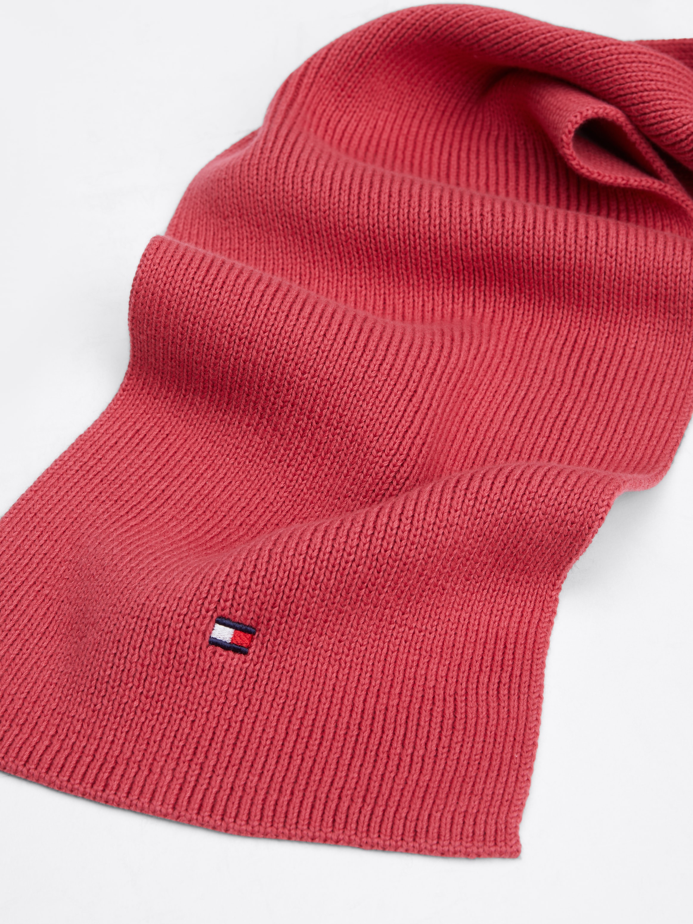 Tommy Hilfiger Strickschal »SMALL FLAG SCARF«, mit Logostickerei