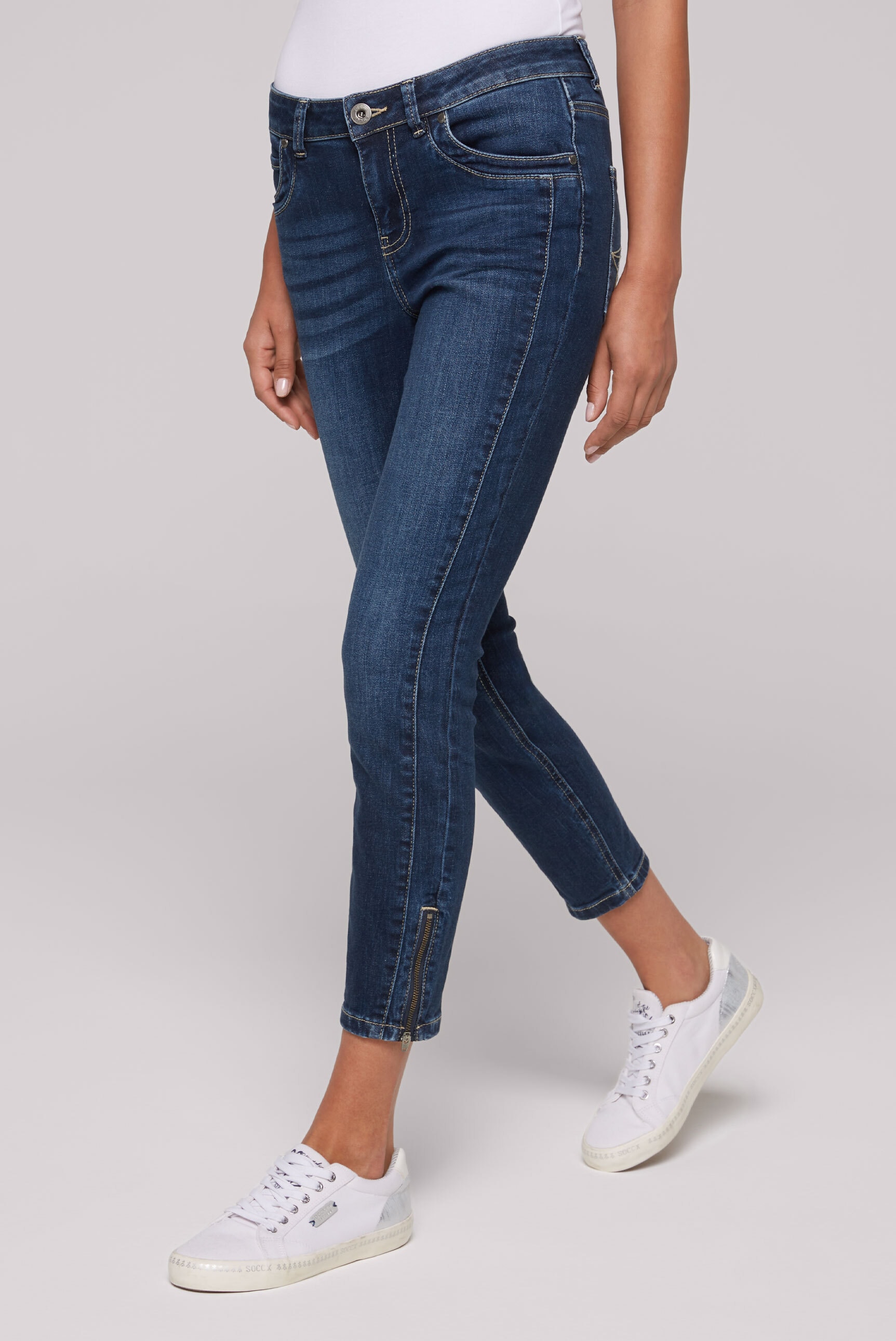 Slim-fit-Jeans, mit Reißverschluß am Saum