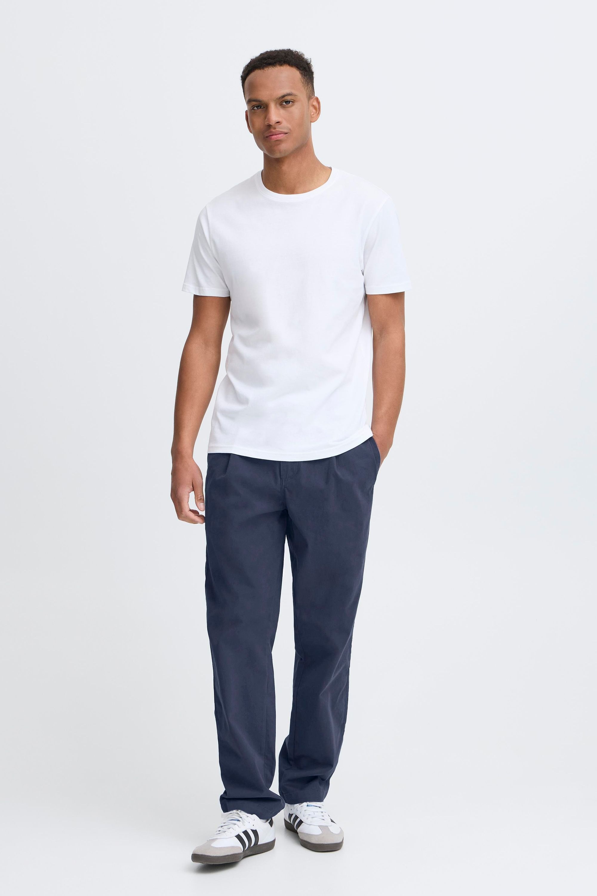 !Solid Chinohose »Chinohose SDLIAM PLEAT ELAST.«