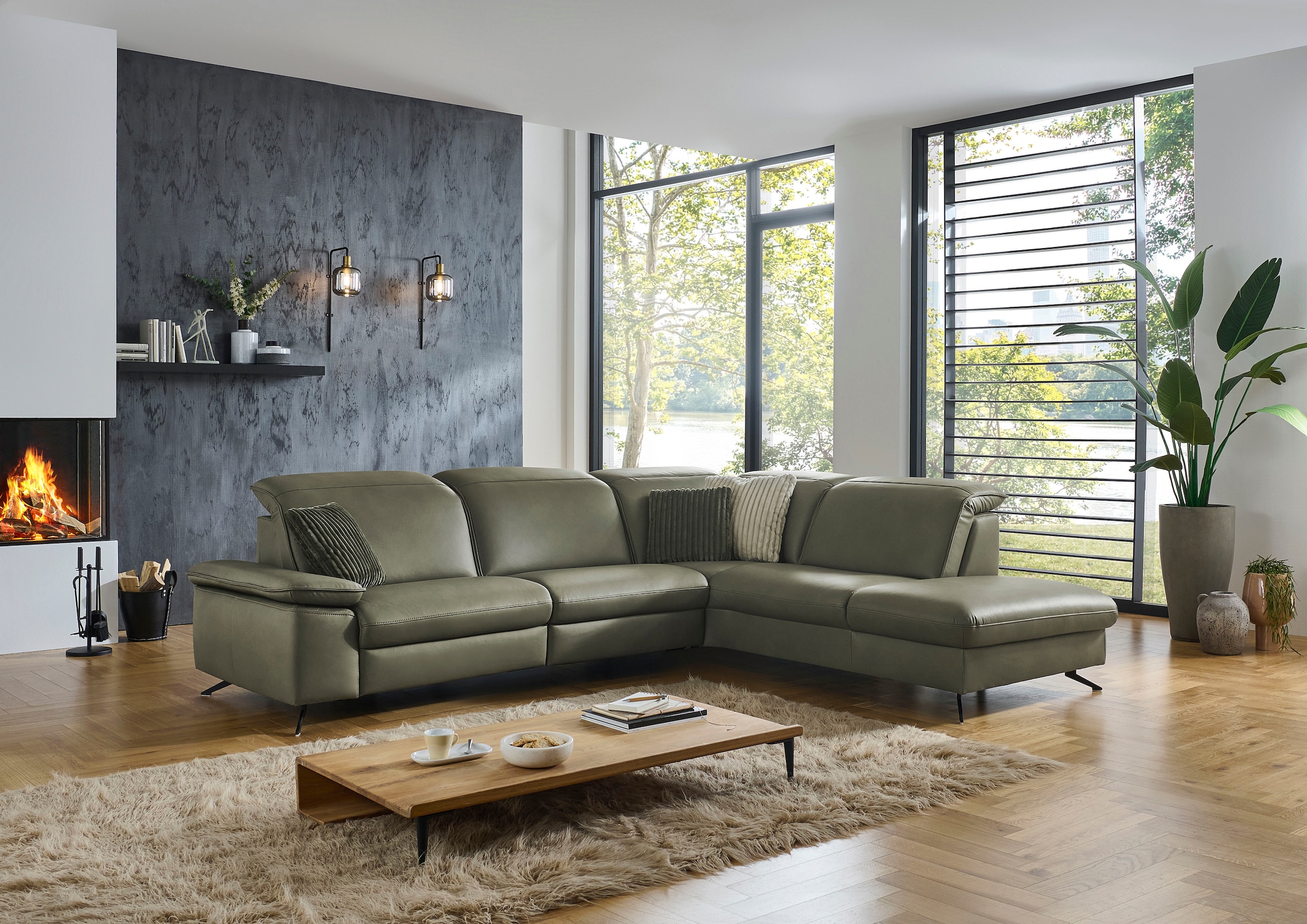 Die PlanBar Ecksofa "PN-EM20091, L-Form, Breite 297 cm" inkl. Kopfteilverstellung, optional elektr. Relaxfunktion u. Stauraum