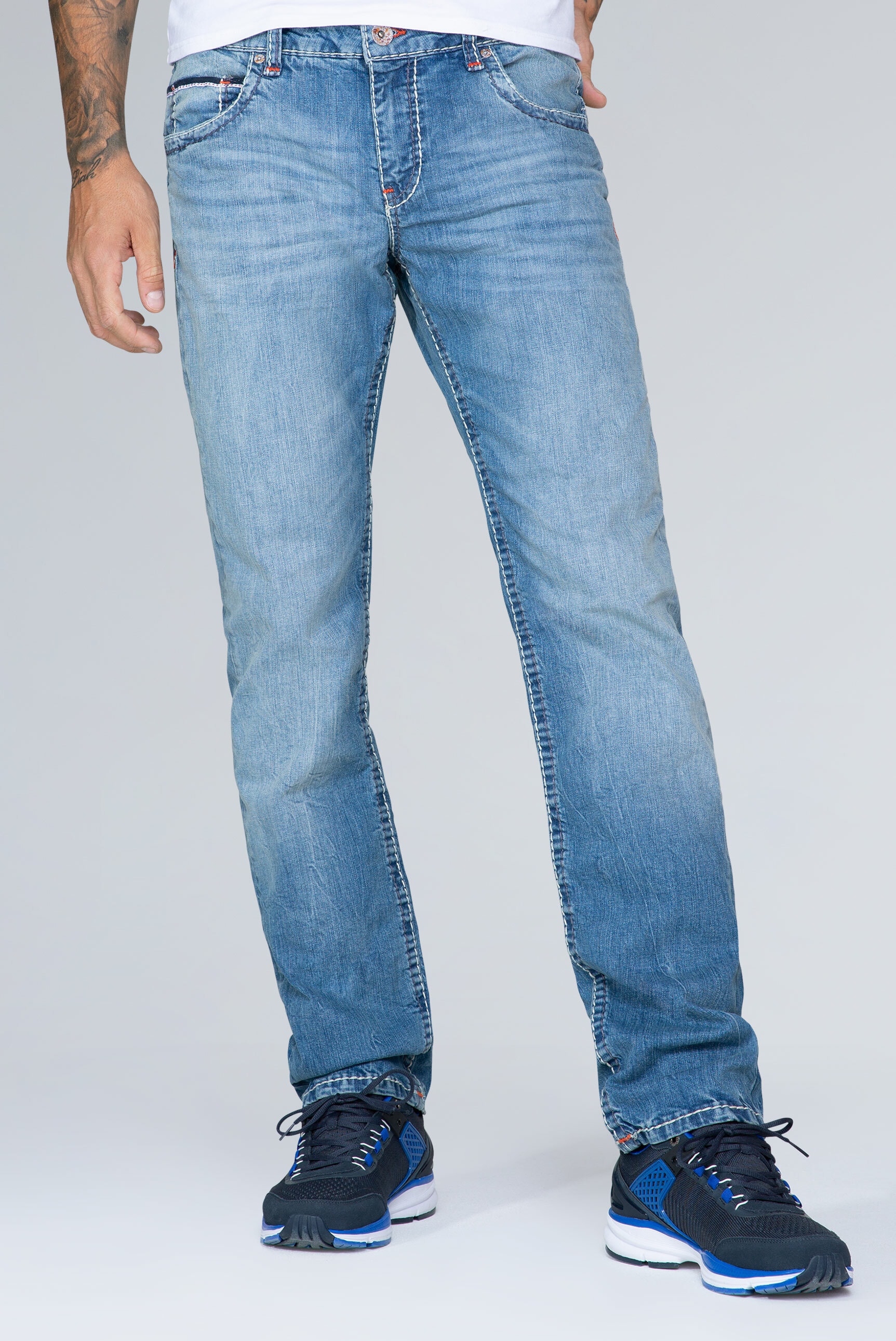 Comfort-fit-Jeans, mit Kontrast-Steppungen